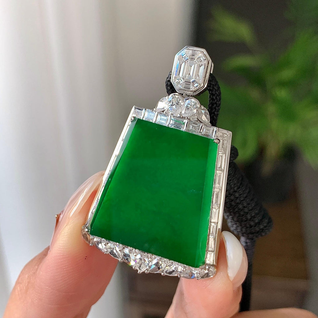 18k金钻镶糯冰种满绿无事牌吊坠（yc242678）