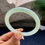 细糯种晴底飘花圆条手镯57.7圈         天然缅甸A货翡翠（yc460732）