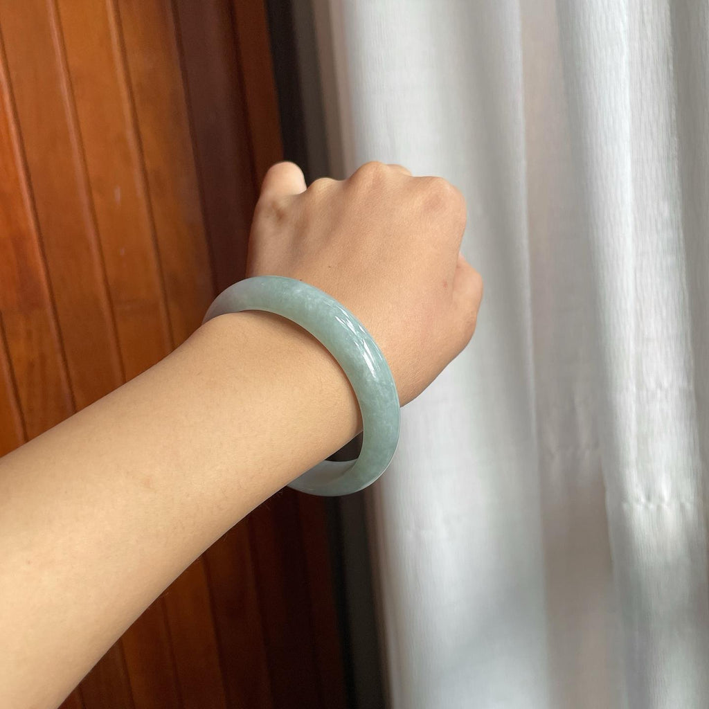 细糯种带底色翡翠平安镯（56.6mm）（yc220246）