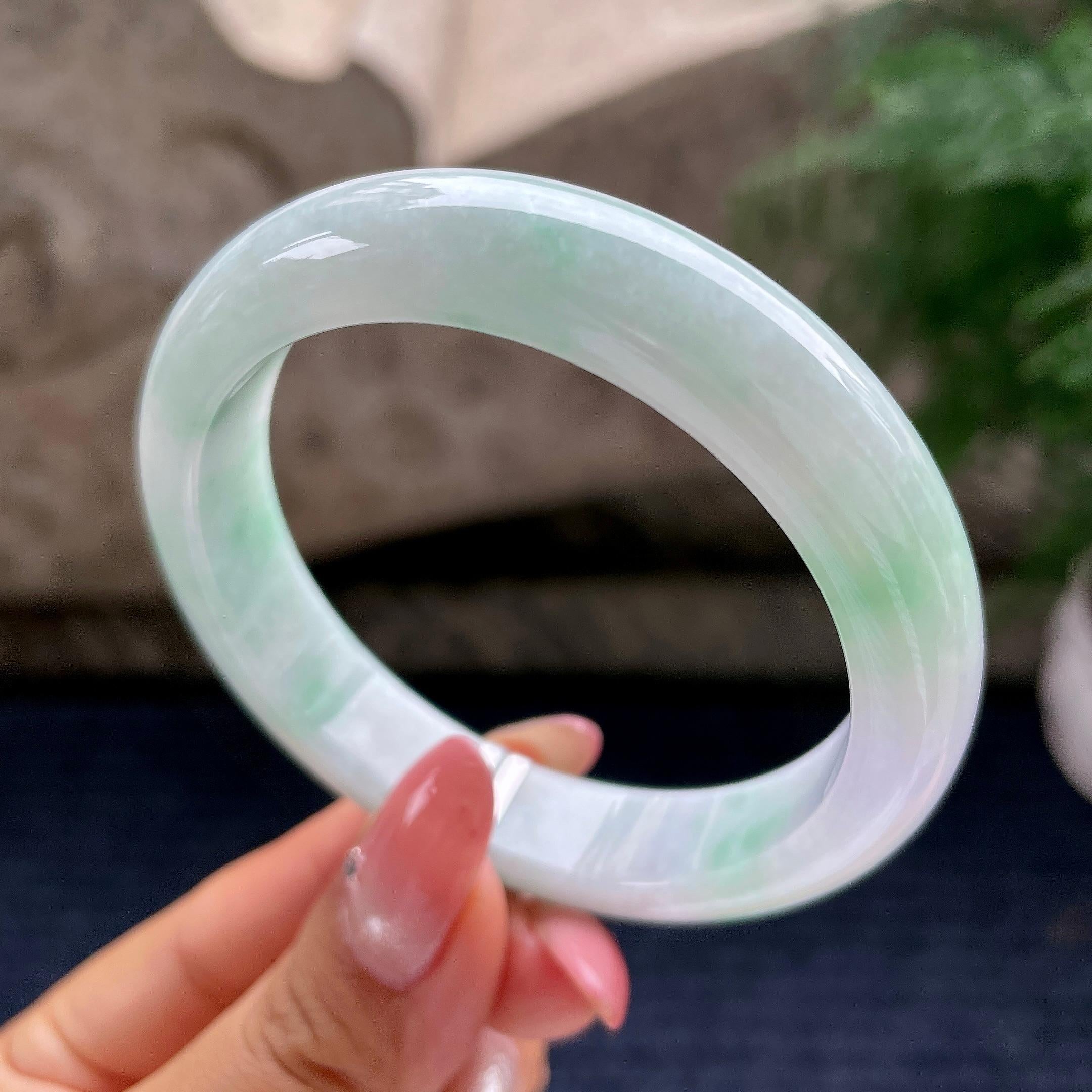细糯种淡春带彩正圈手镯56圈   天然缅甸A货翡翠（yc441133）