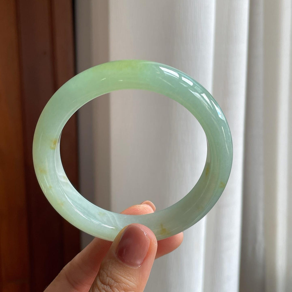 糯冰晴绿底飘黄翡翠平安镯（59mm）（yc277392）