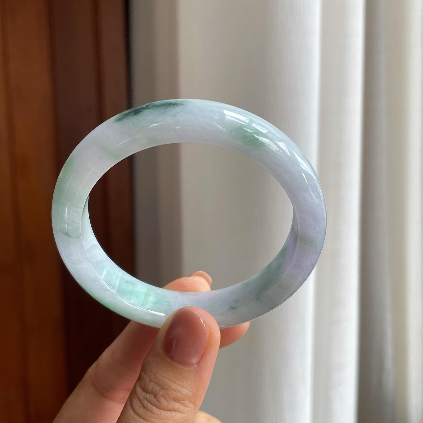 糯种飘花带色翡翠平安镯（56mm）（yc277397）