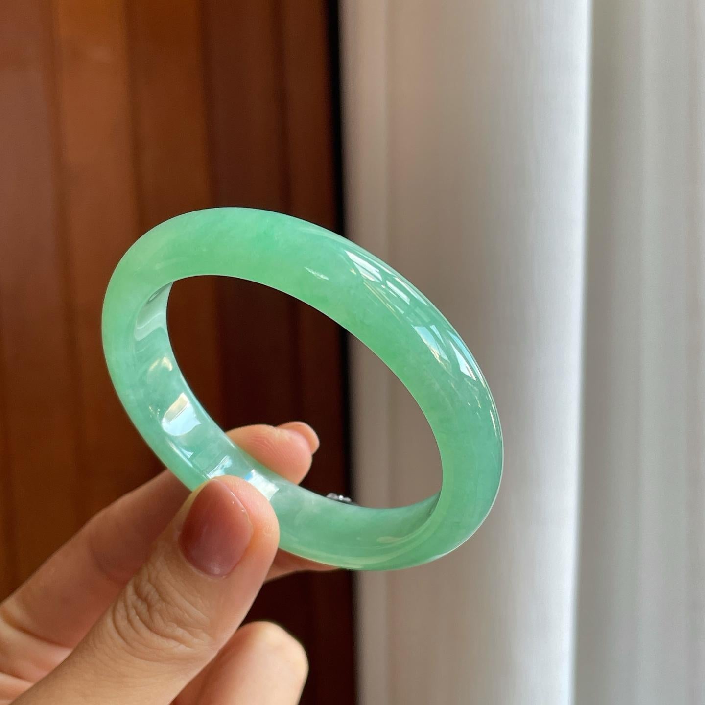 冰种果绿底翡翠贵妃镯（53mm）（yc276469）