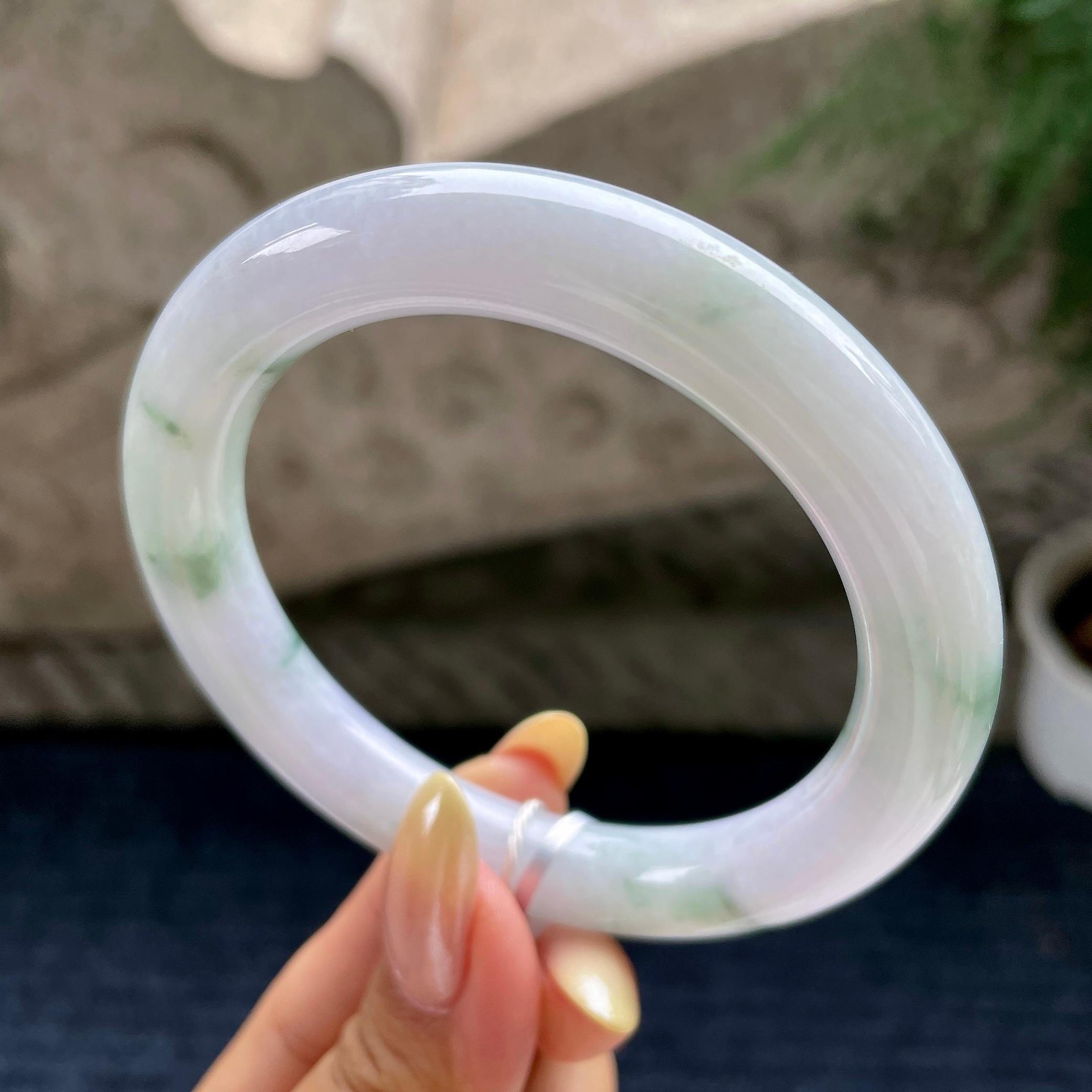 大圈口 细糯种淡紫底飘花圆条手镯58.5圈 天然缅甸A货翡翠（yc460680）