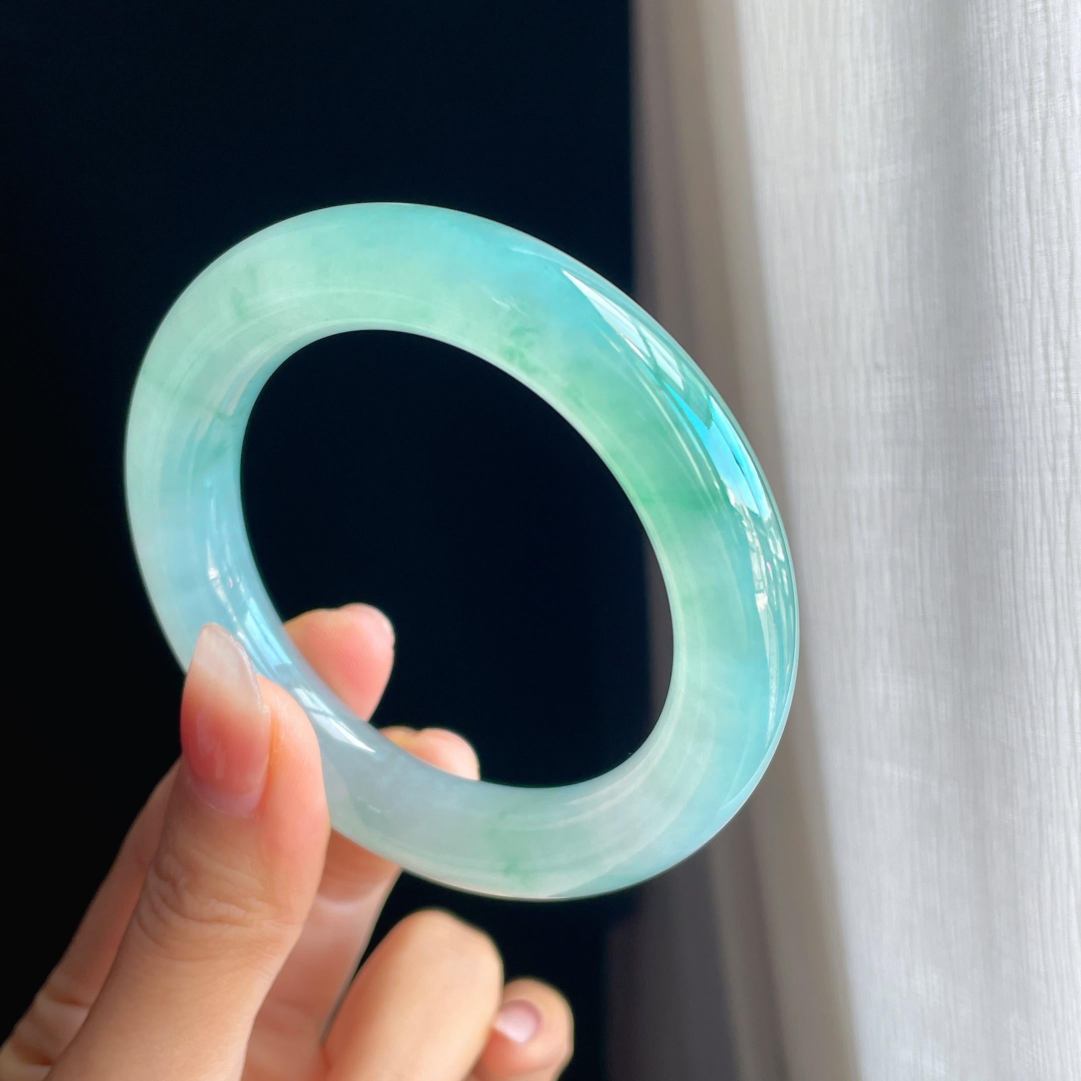 冰种晴底飘绿花翡翠圆条手镯（55.2mm)（yc323142）