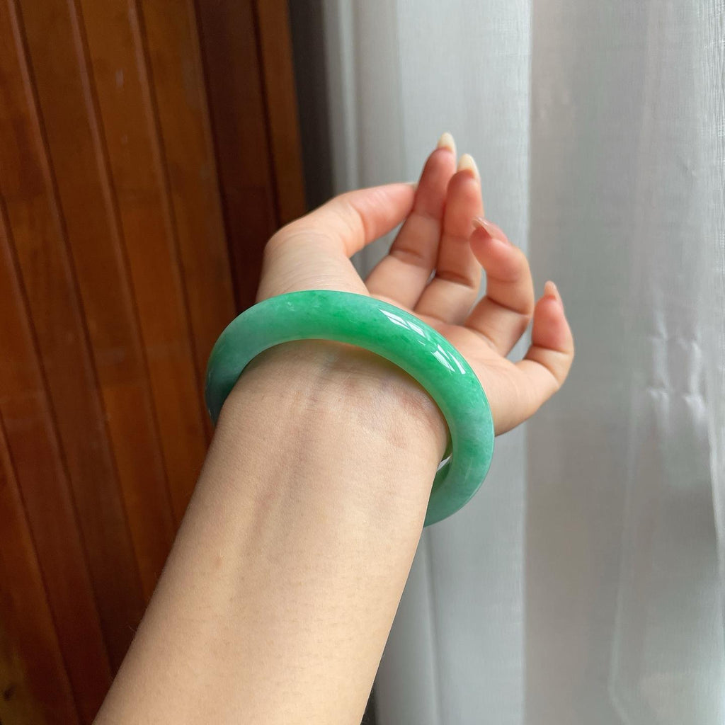 糯冰种带色翡翠平安镯（56mm）（yc207393）