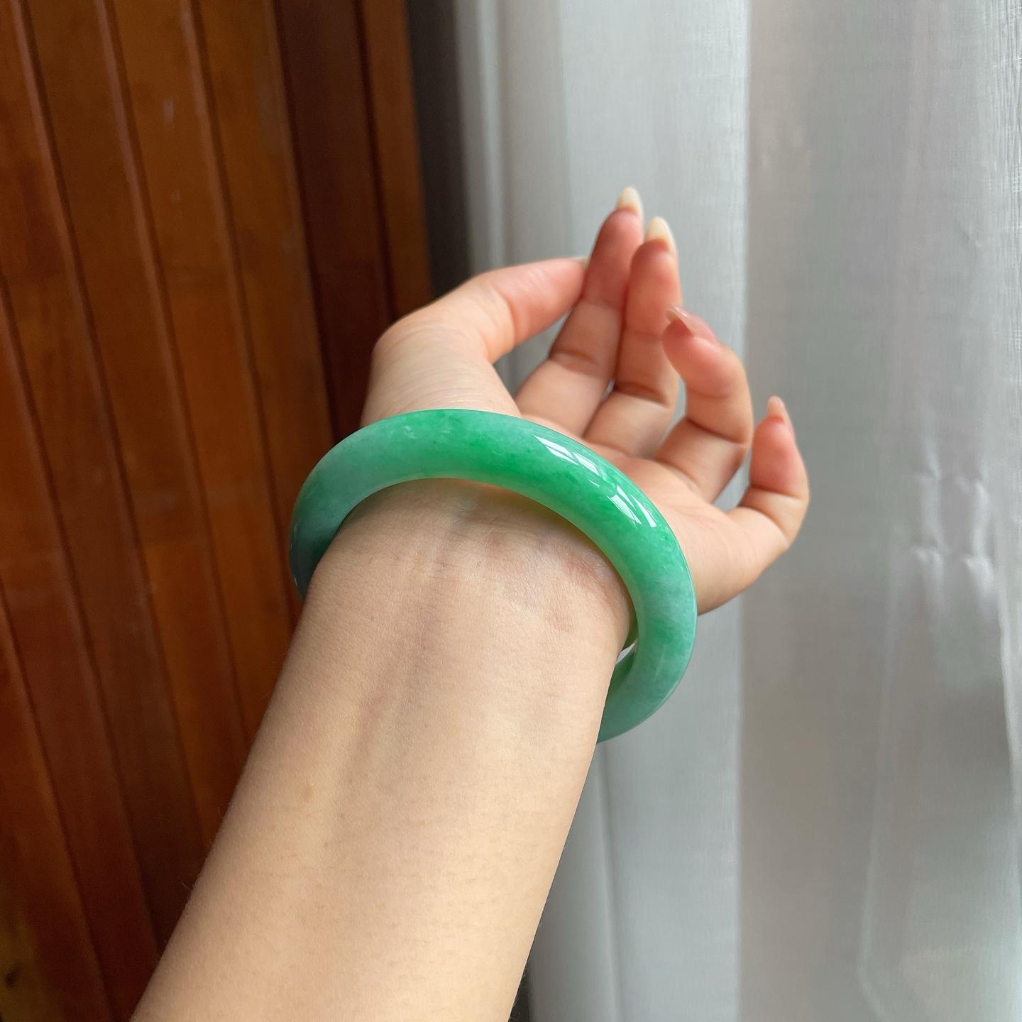 糯冰种带色翡翠平安镯（56mm）（yc207393）