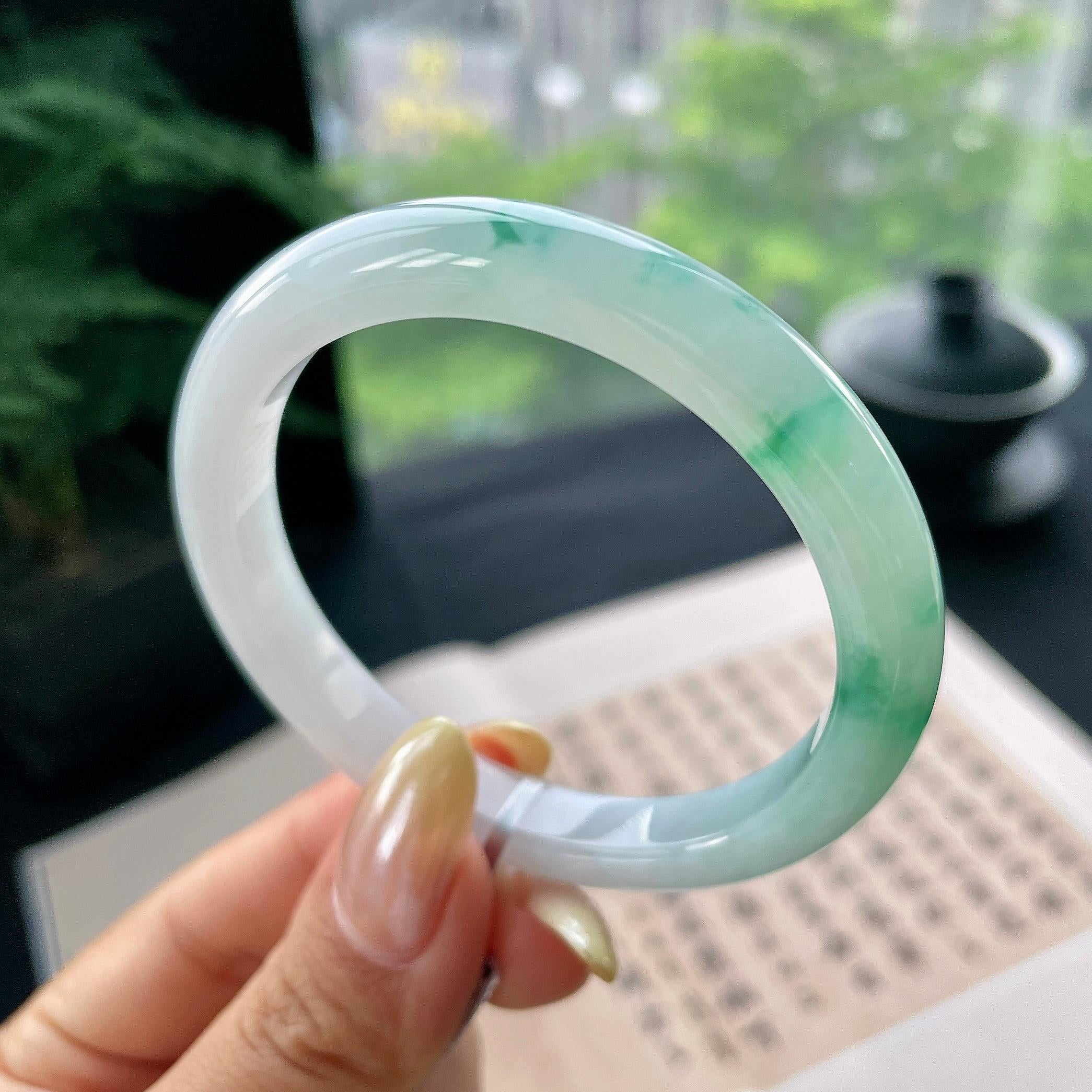 小圈口 细糯种飘绿正圈平安镯53.1圈 天然缅甸A货翡翠（yc473052）