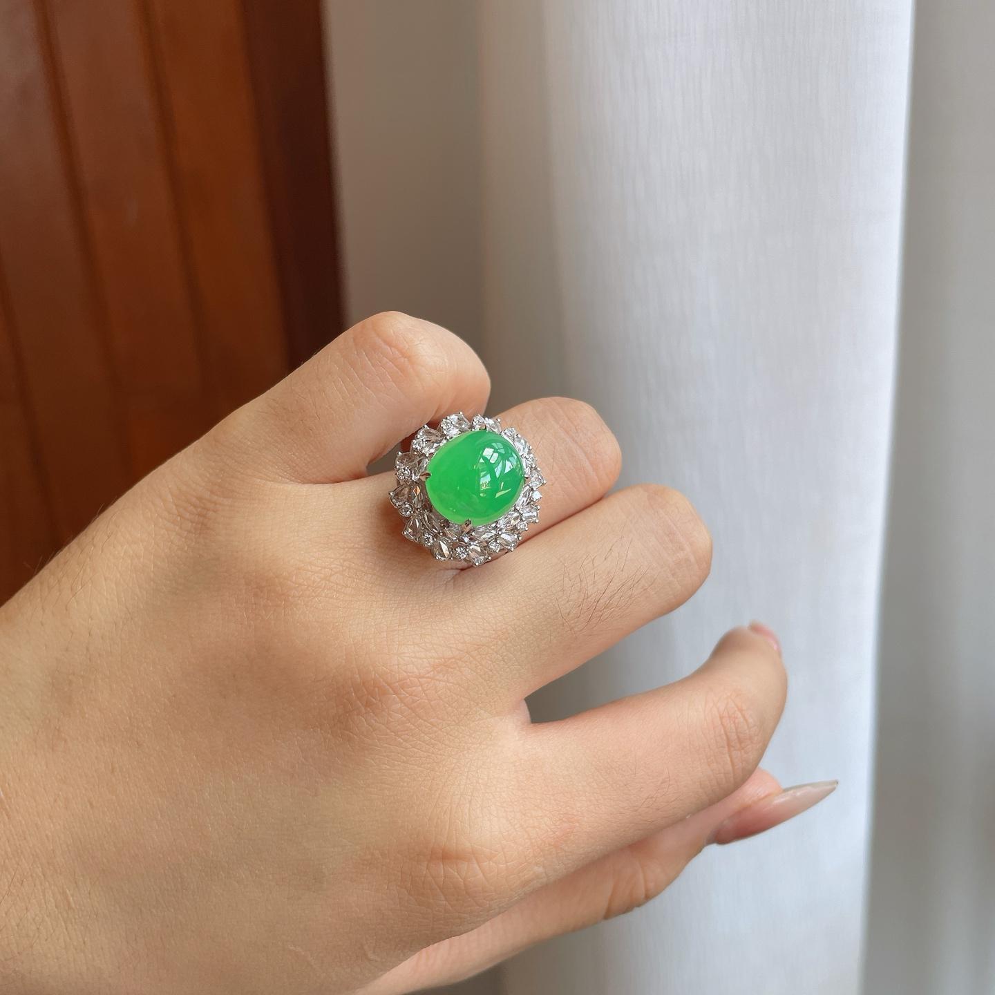 18k金钻镶糯冰果绿翡翠蛋面（yc265200）