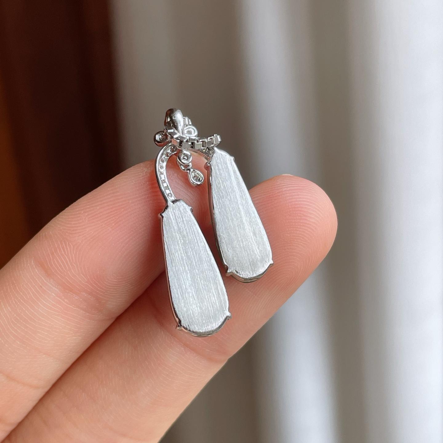 18k金镶糯冰满绿翡翠豆子（yc247184）