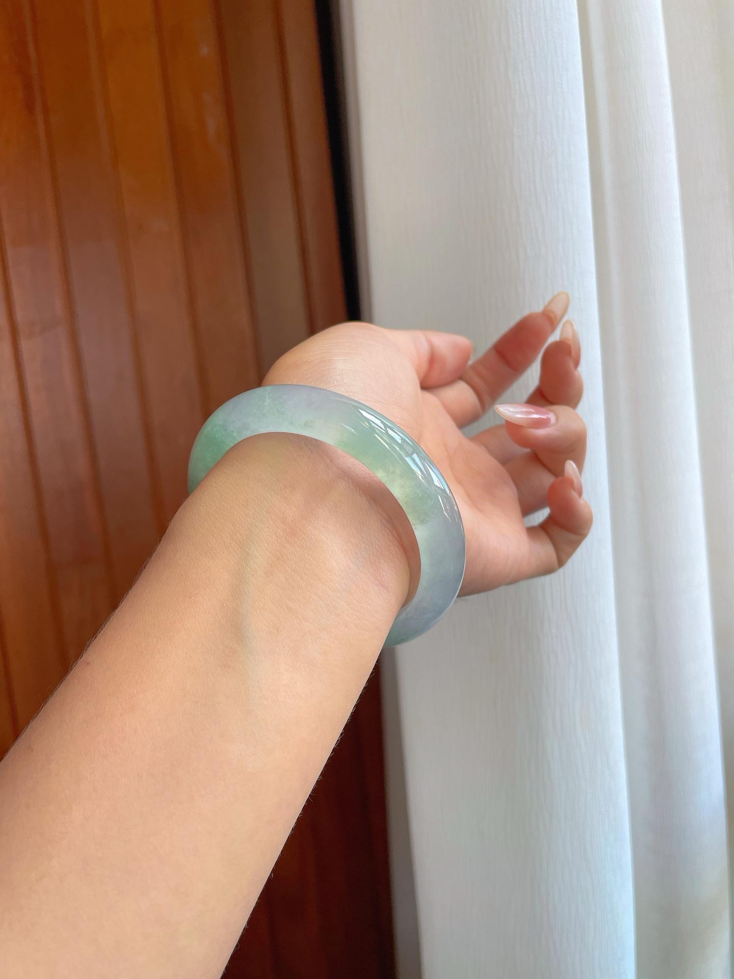 冰种湖水绿翡翠平安镯（58.5mm）（yc268250）