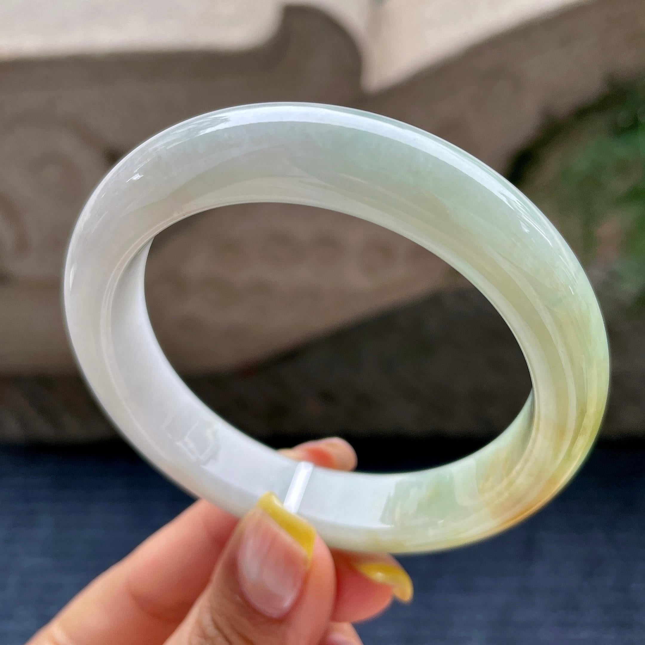 细糯种飘黄翡正圈平安镯57.1圈       天然缅甸A货翡翠（yc376054）