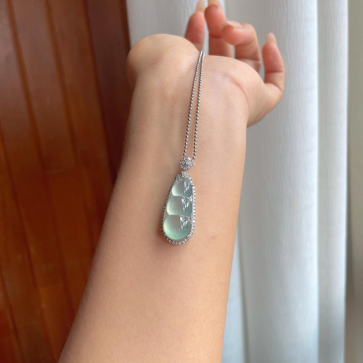 18k金镶冰种蓝晴底翡翠豆子（yc244882）