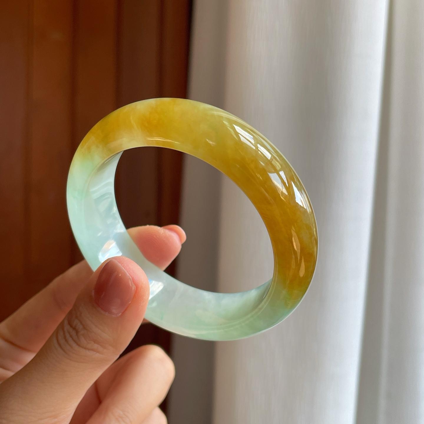 冰种宽版晴底黄翡特色镯（54.5mm）（yc278057）