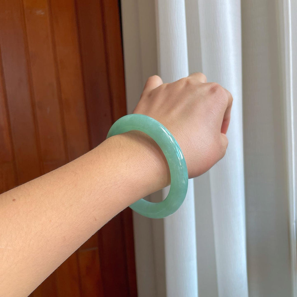 糯冰蓝晴底翡翠圆条手镯（55.5mm（yc274569）