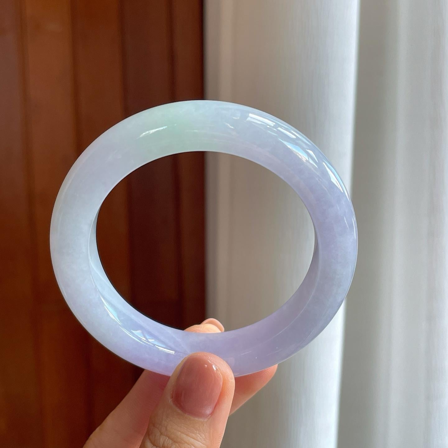 糯冰春底带色翡翠平安镯（56.8mm）（yc276507）