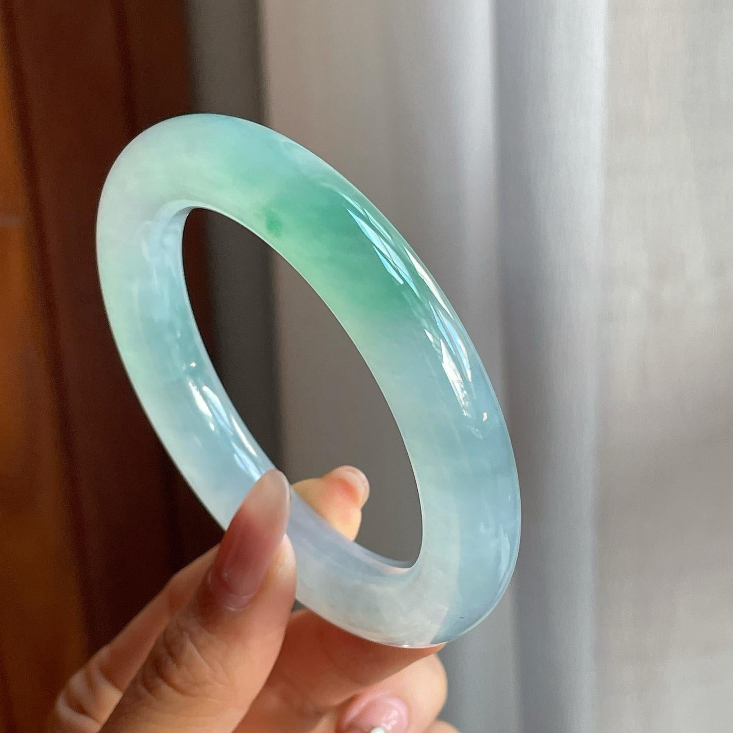 冰种飘绿花翡翠圆条手镯（55mm）（yc194195）