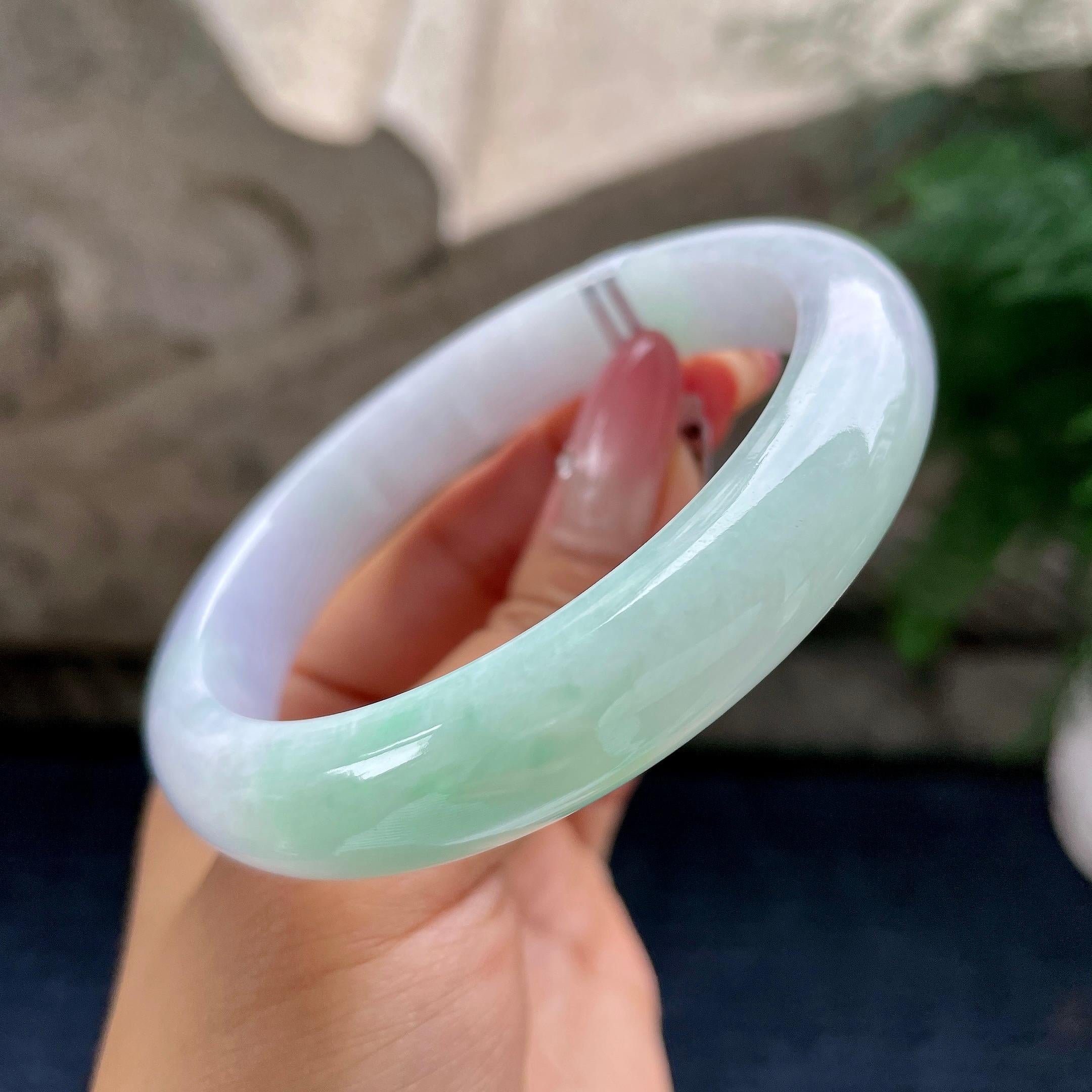 大圈口  细糯种淡春彩正圈平安镯61圈   天然缅甸A货翡翠（yc441139）