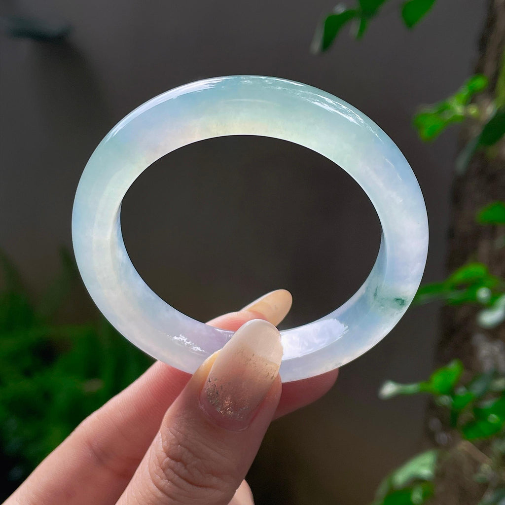 小圈口 冰种起光淡春彩带一抹飘花正圈平安镯 50圈 天然缅甸Ａ货翡翠（yc502521）