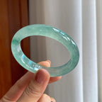 冰玻种蓝底飘花翡翠贵妃镯（55.5mm）（yc277370）
