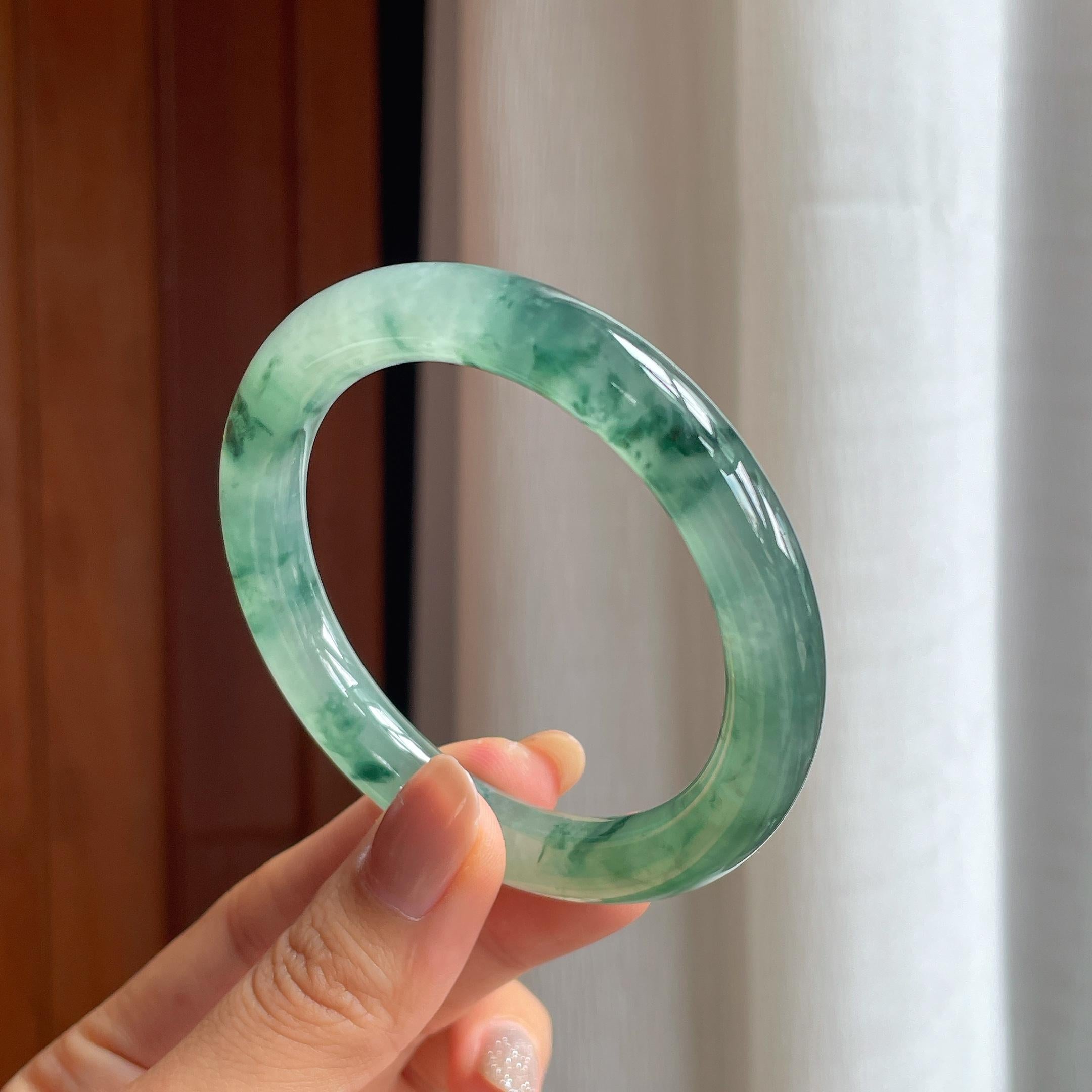 冰种飘花翡翠圆条手镯（55.5mm）（yc412137）