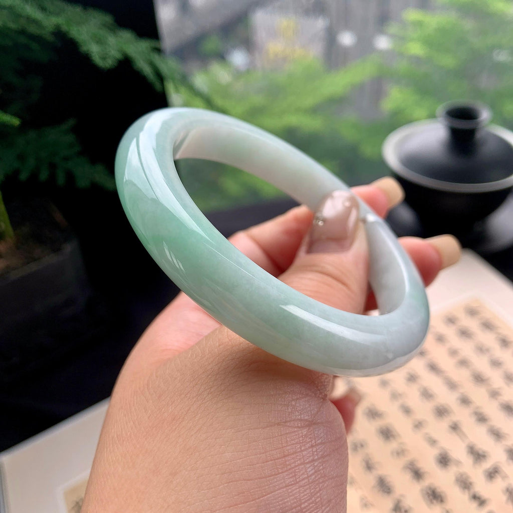 大圈口 细糯种淡晴底飘绿正圈平安镯 58.8圈口 天然缅甸A货翡翠（yc473058）
