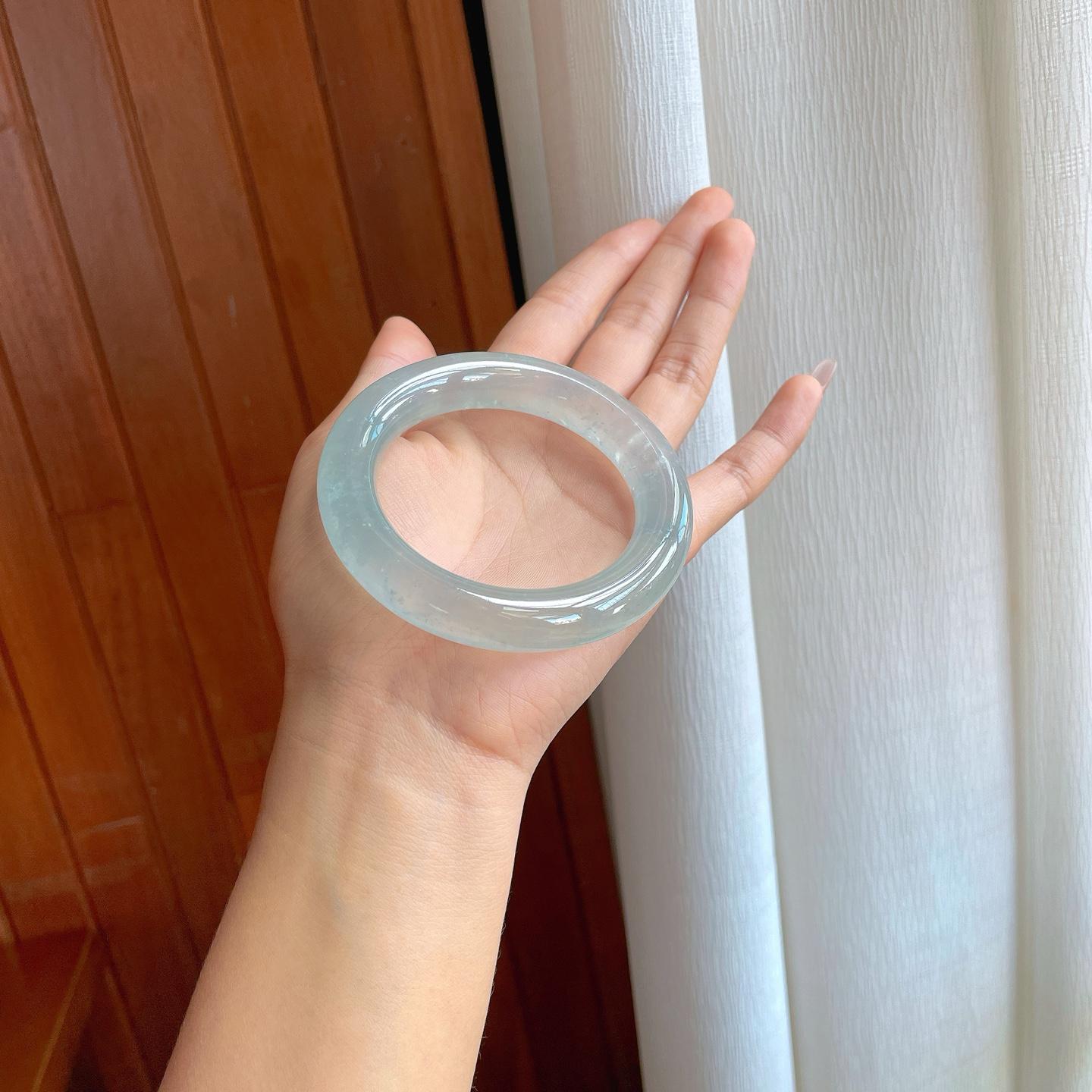 冰玻种雪花棉翡翠圆条手镯（57mm）（yc318614）
