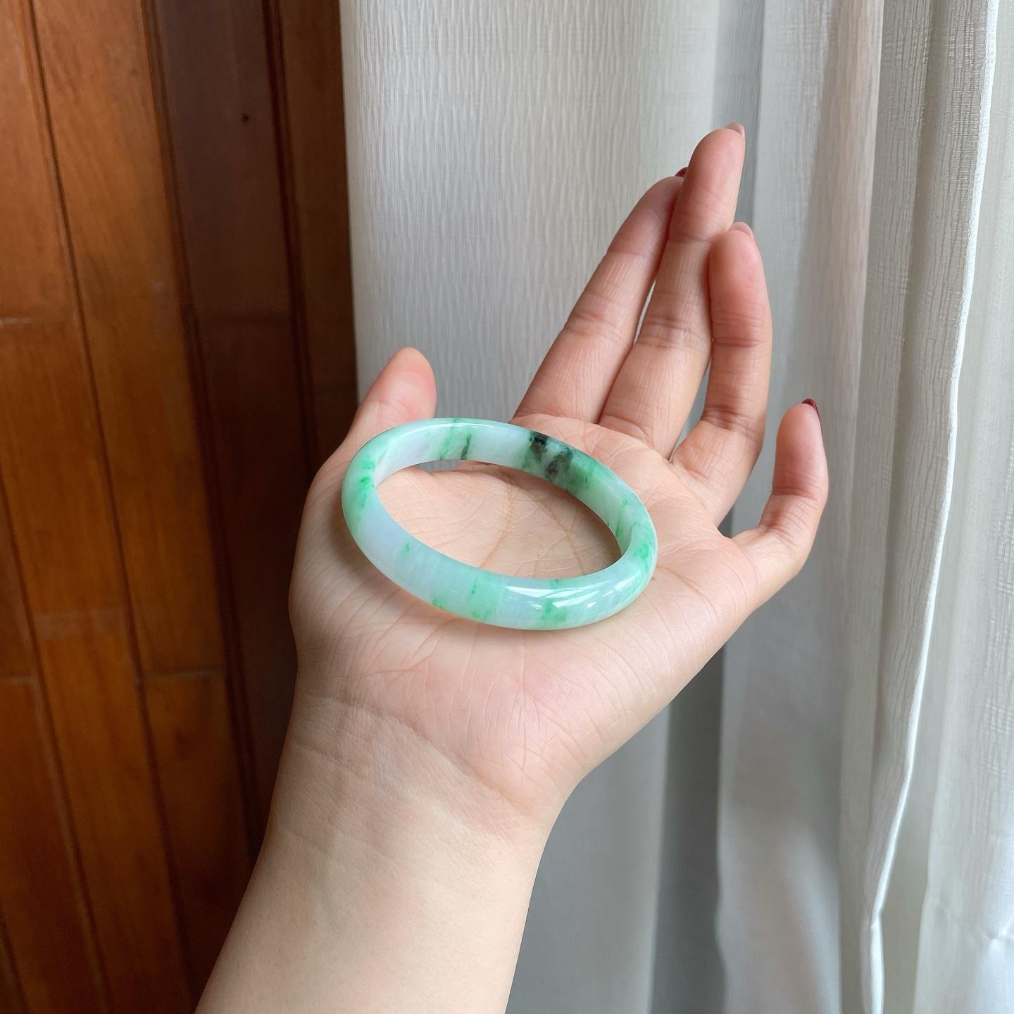糯冰飘花翡翠贵妃镯（53.3mm）（yc303106）