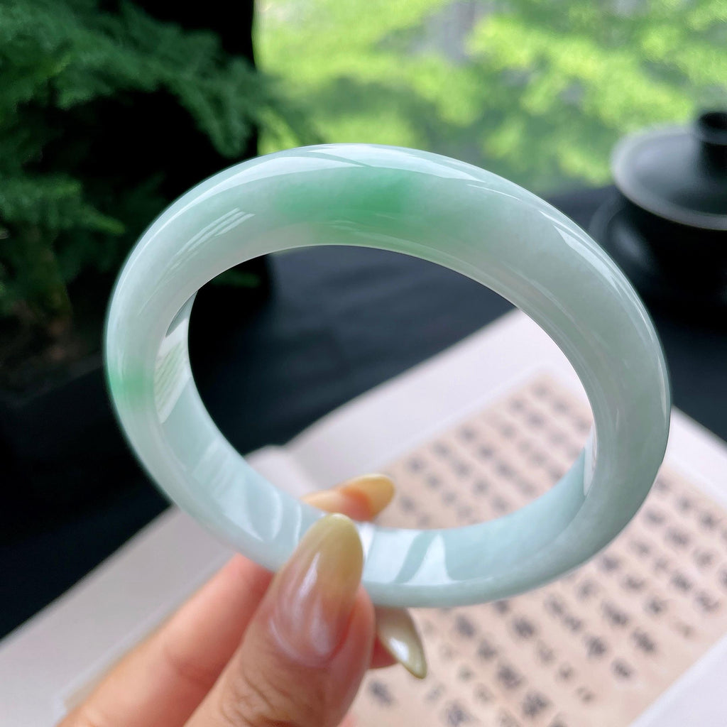 大圈口 细糯种飘绿正圈平安镯60圈 天然缅甸A货翡翠（yc473055）