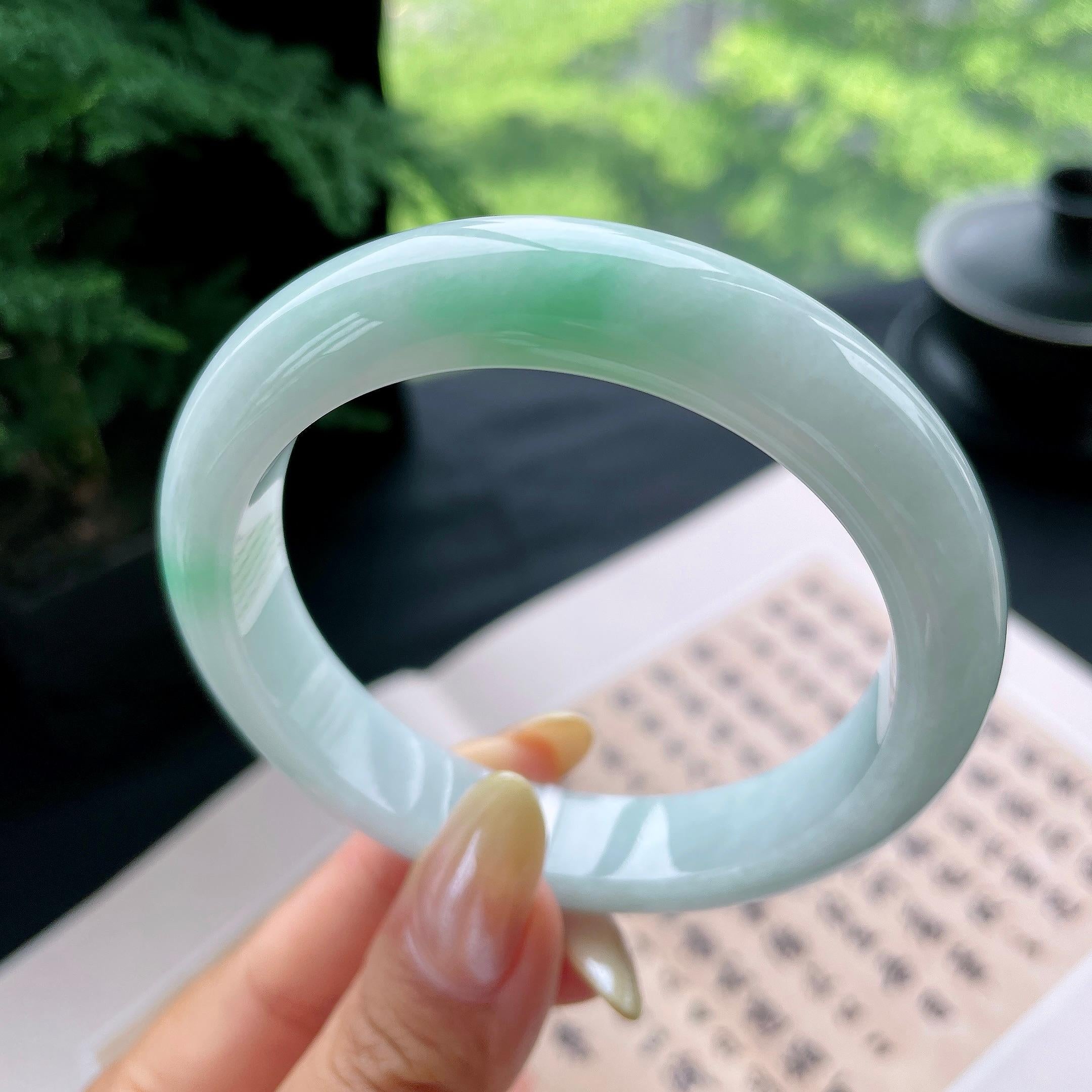 大圈口 细糯种飘绿正圈平安镯60圈 天然缅甸A货翡翠（yc473055）