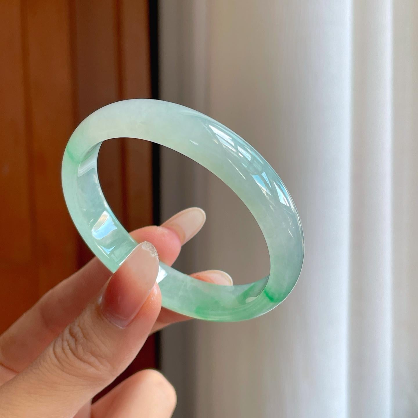 糯冰飘花翡翠贵妃镯（53.6mm）（yc270329）