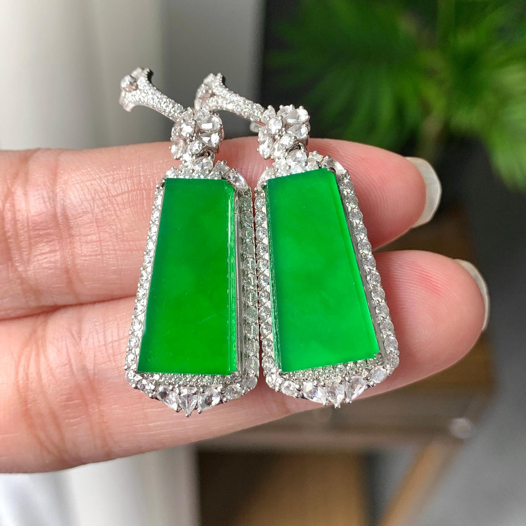 18K金钻镶糯冰种满绿无事牌耳坠（yc255598）