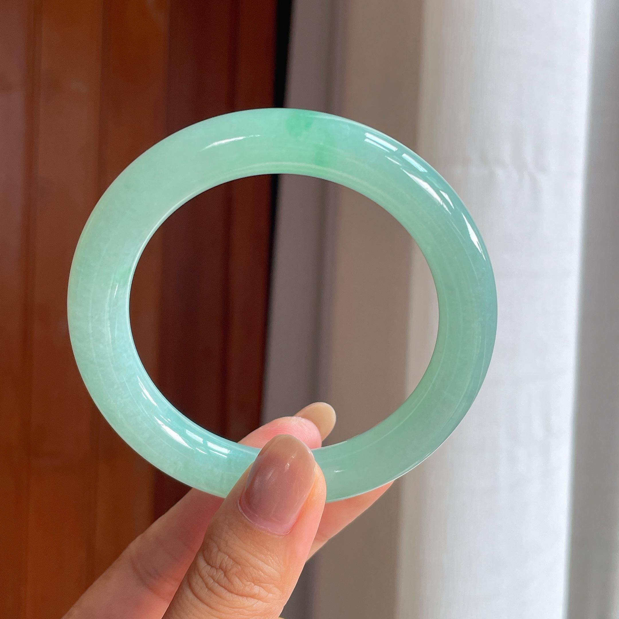 冰种晴绿底翡翠圆条手镯(58mm)（yc422915）