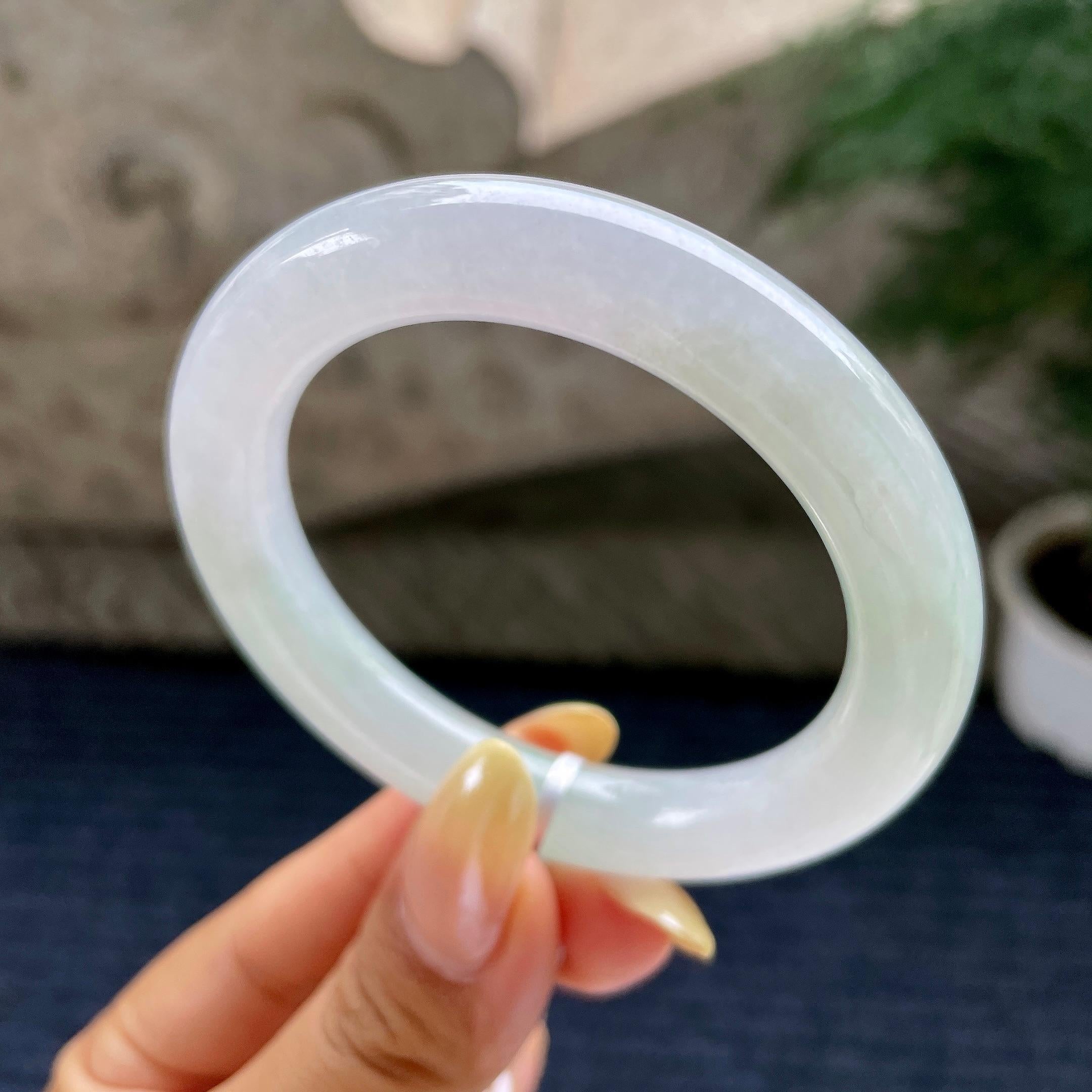 小圈口 细糯种飘绿圆条手镯51.5圈 天然缅甸A货翡翠（yc481957）
