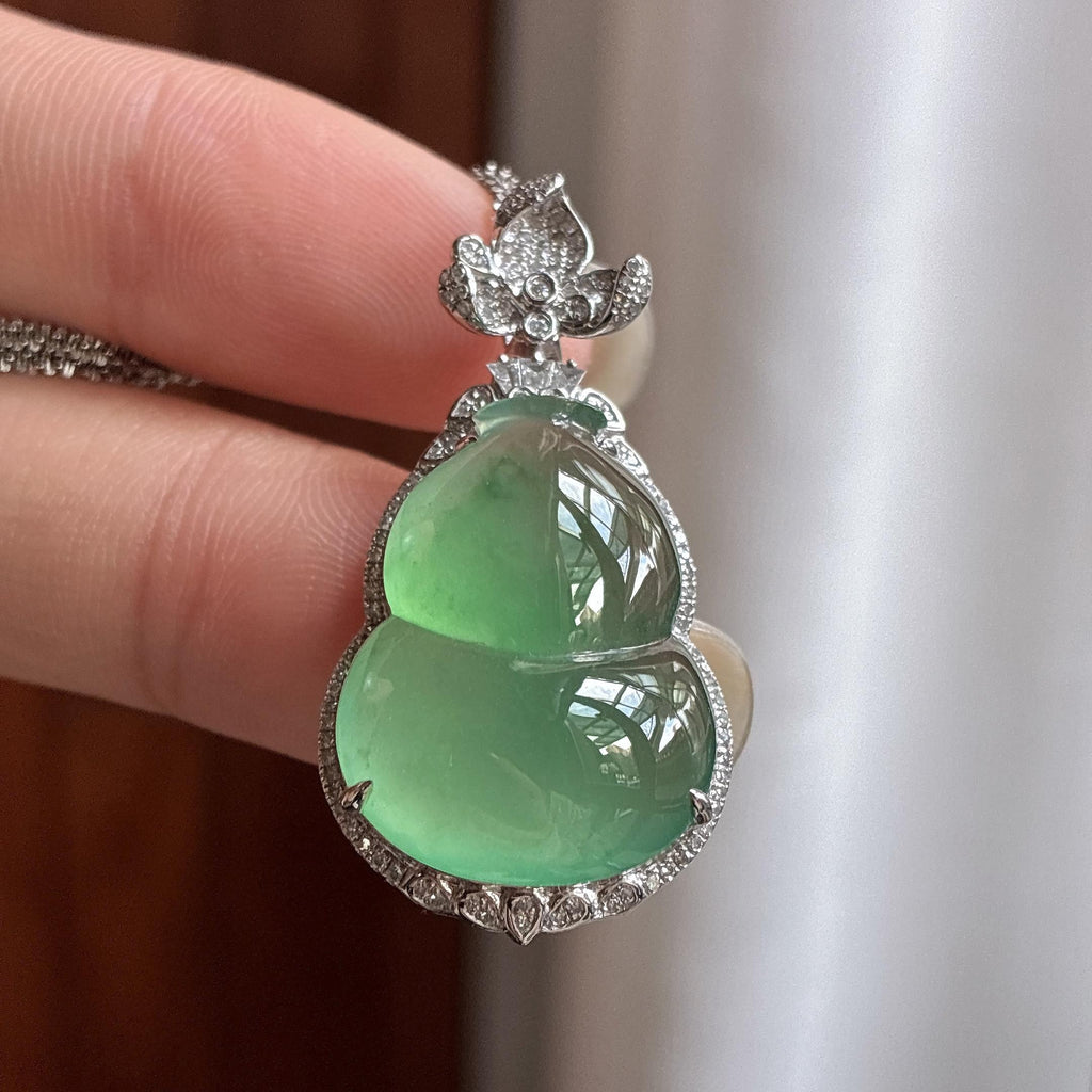 18k金镶冰种湖水绿飘花葫芦挂件（yc764710）