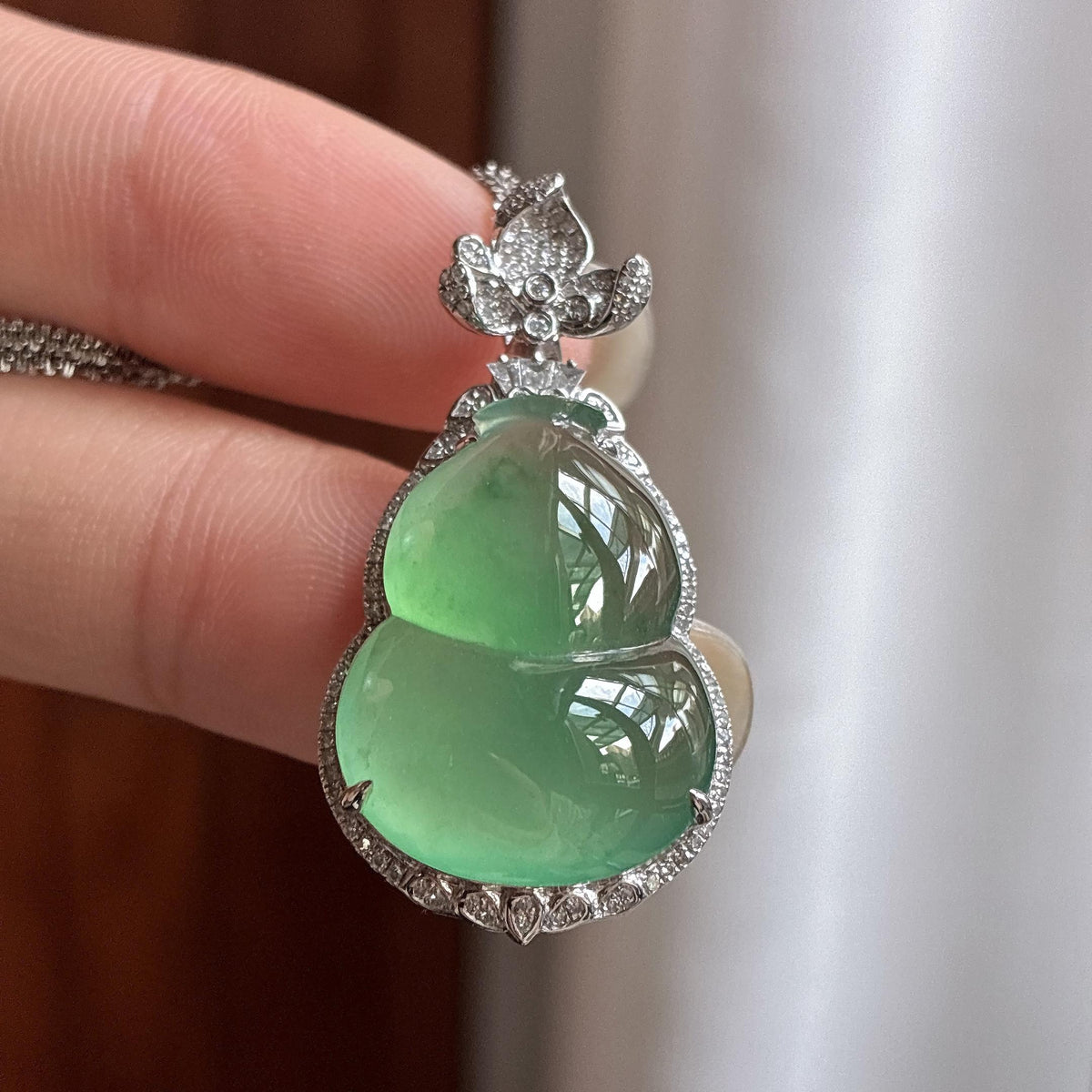 18k金镶冰种湖水绿飘花葫芦挂件（yc764710）