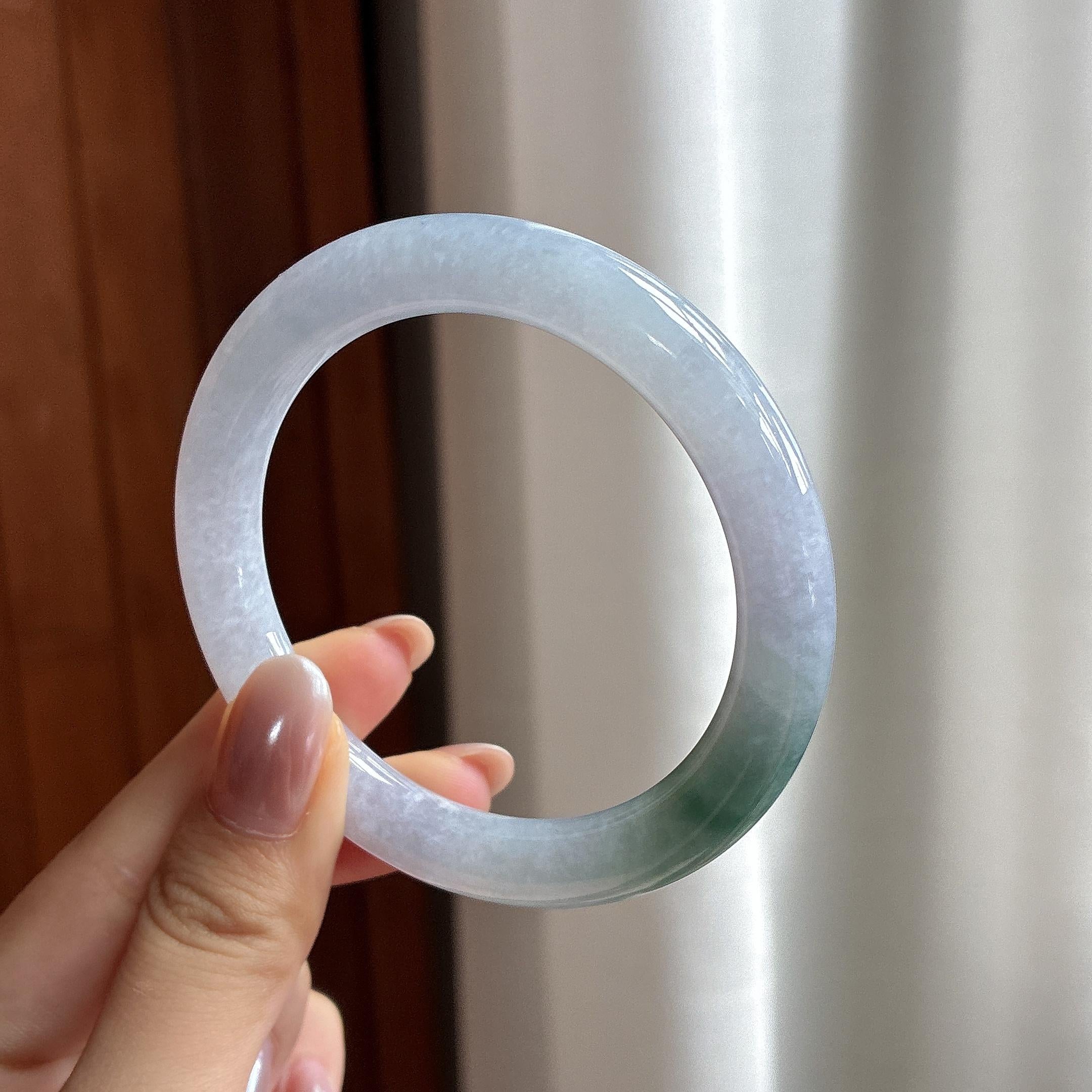 糯冰飘一抹绿圆条手镯 55圈 天然缅甸A货翡翠（yc537640）