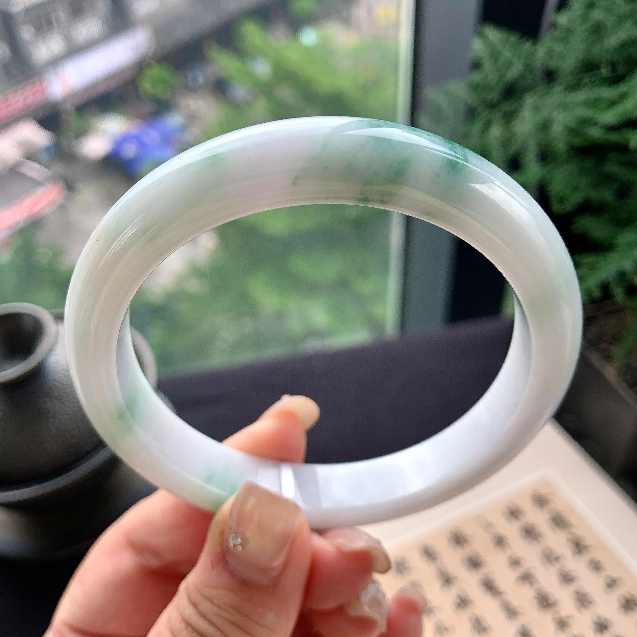 大圈口 细糯种飘绿花正圈平安镯 62.3圈口 天然缅甸A货翡翠（yc477610）