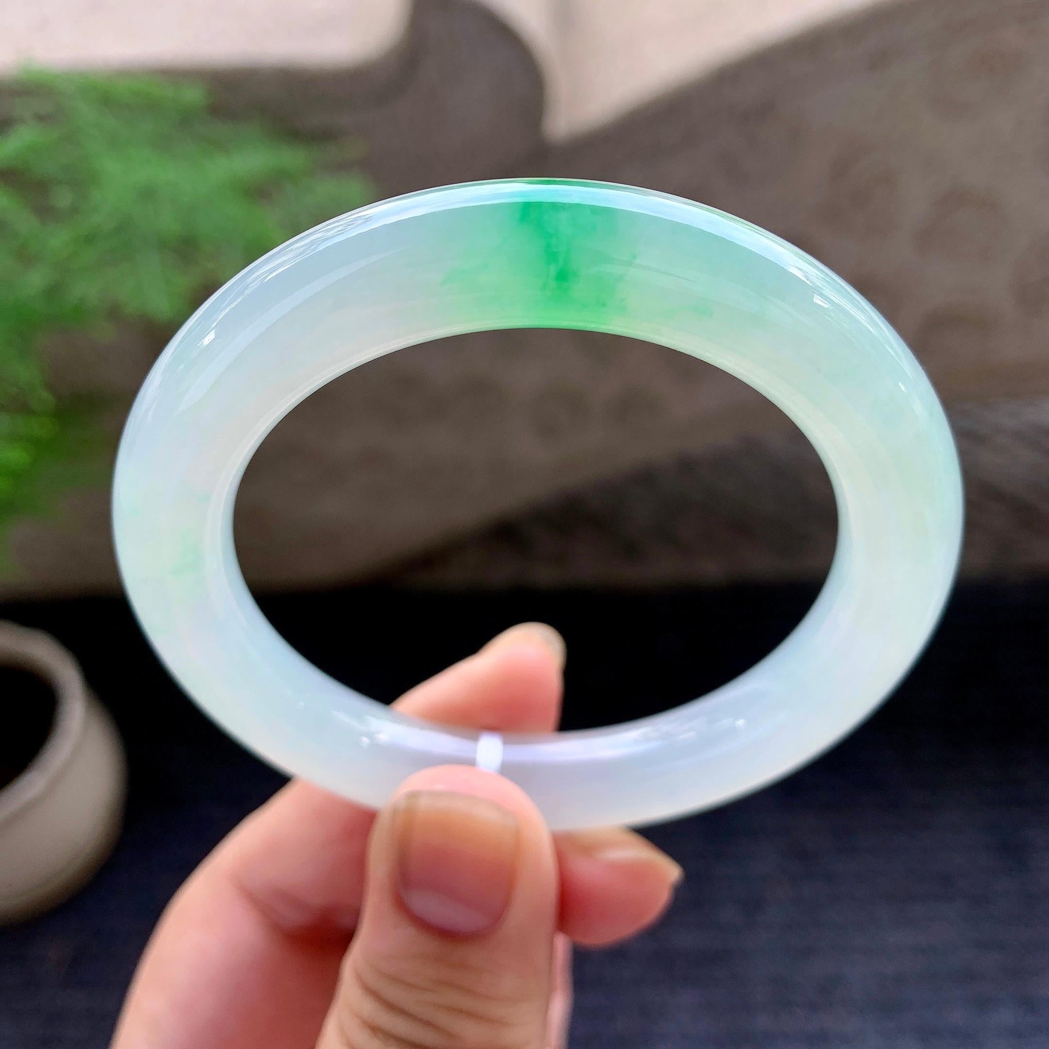 糯冰种飘阳绿圆条手镯（52.5mm）（yc195916）