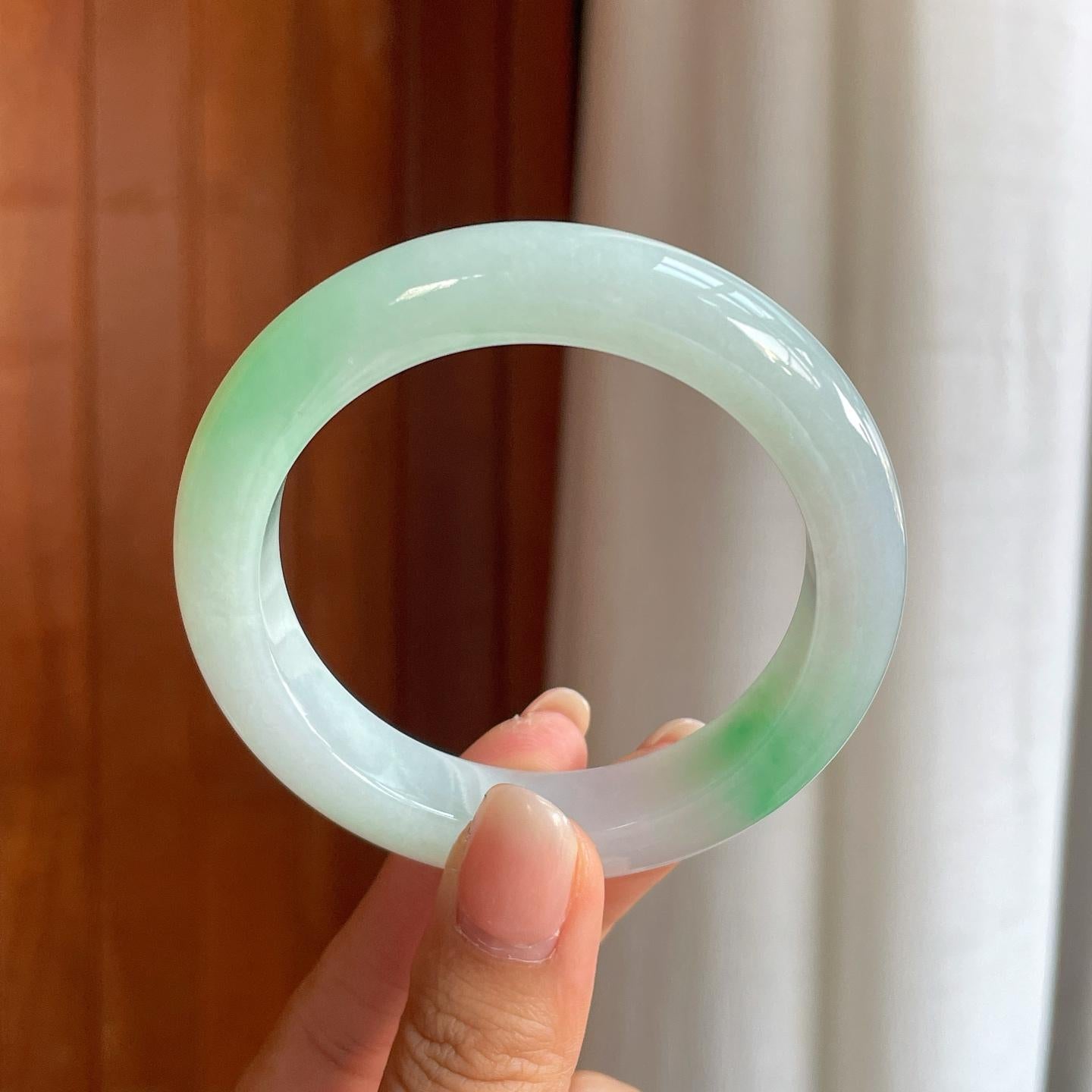 糯冰飘绿翡翠平安镯（55.8mm）（yc411302）