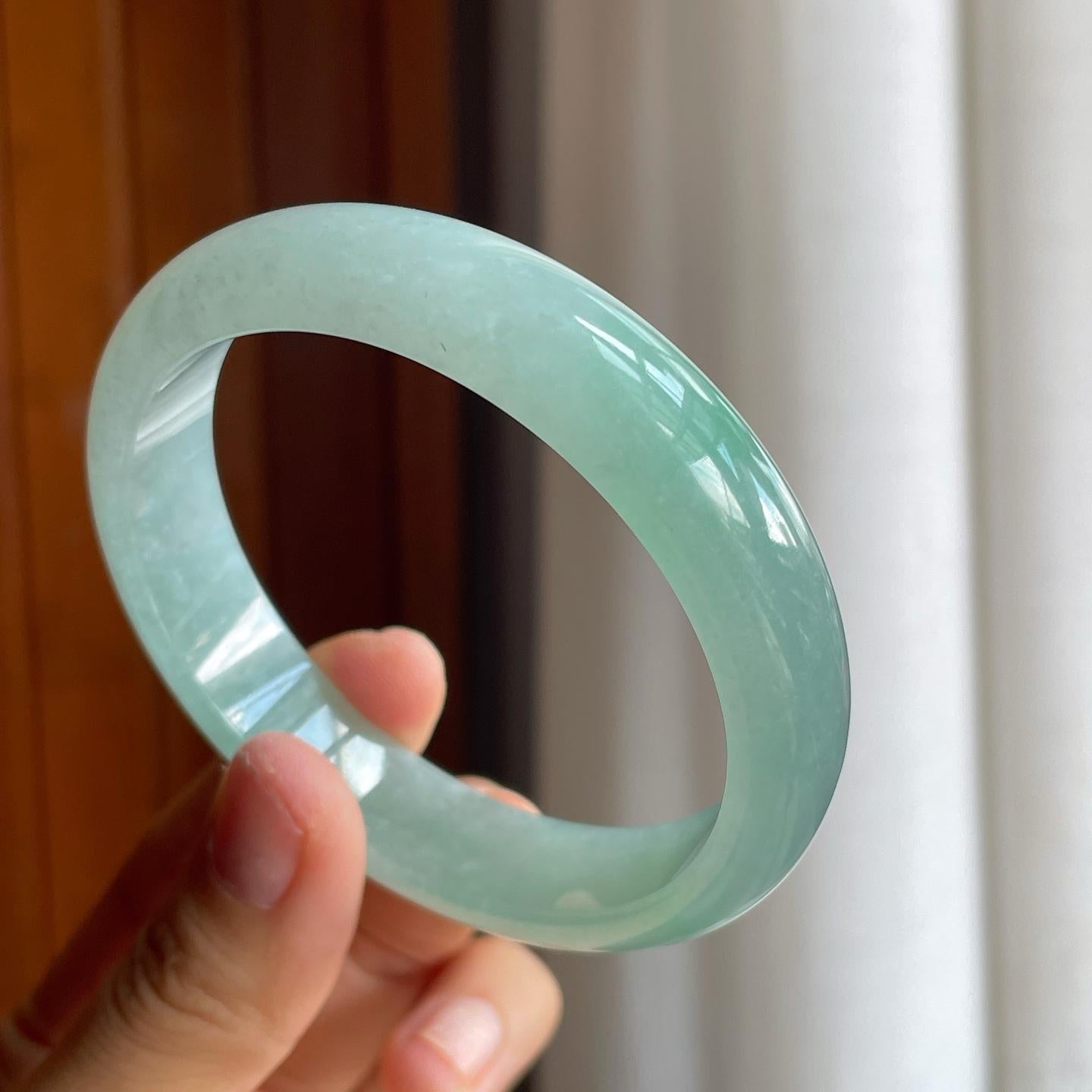 冰种带底色飘绿花翡翠平安镯（59.5mm）（yc221958）