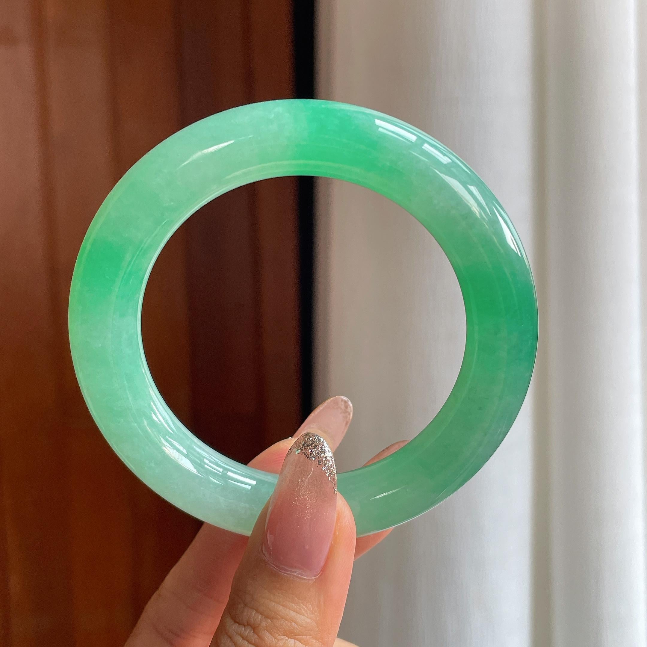 冰种阳绿翡翠圆条手镯（55.5mm）（yc354243）