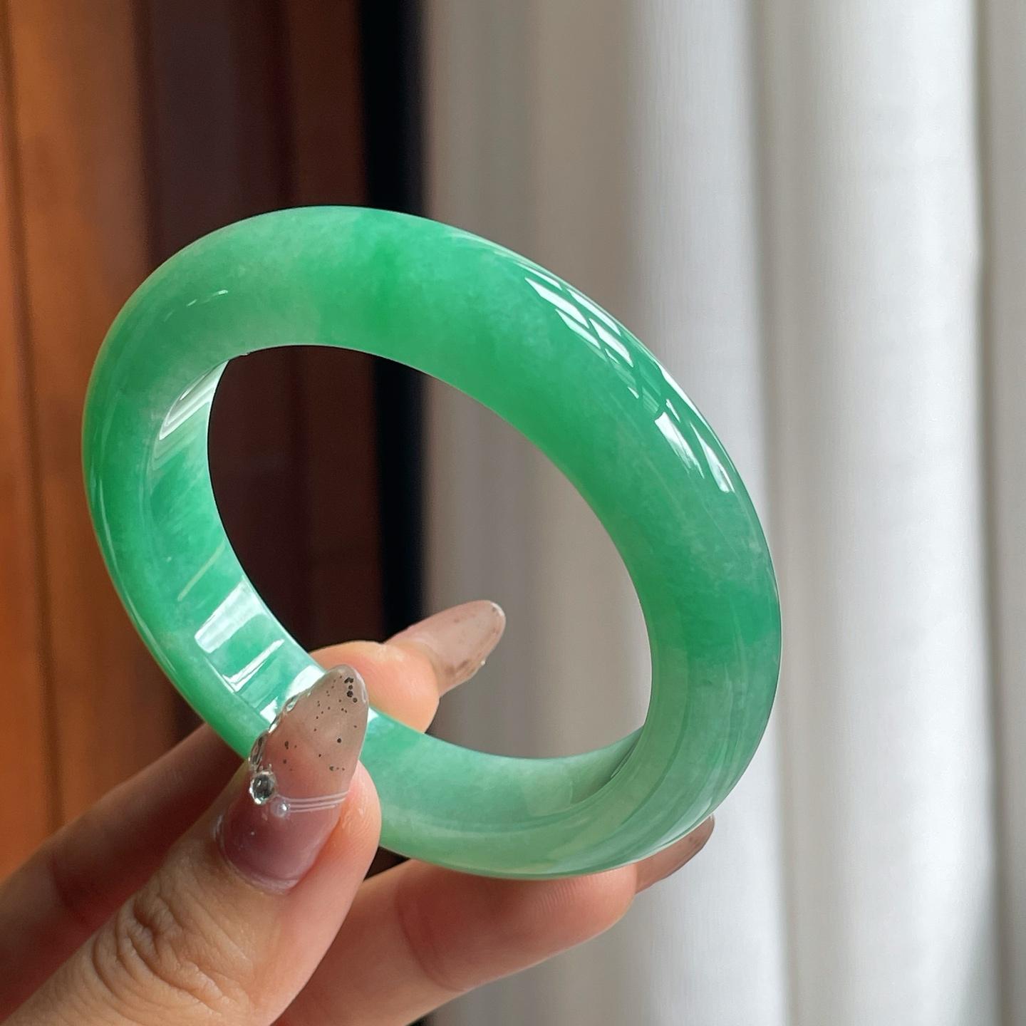 糯冰满绿翡翠平安镯（53mm）