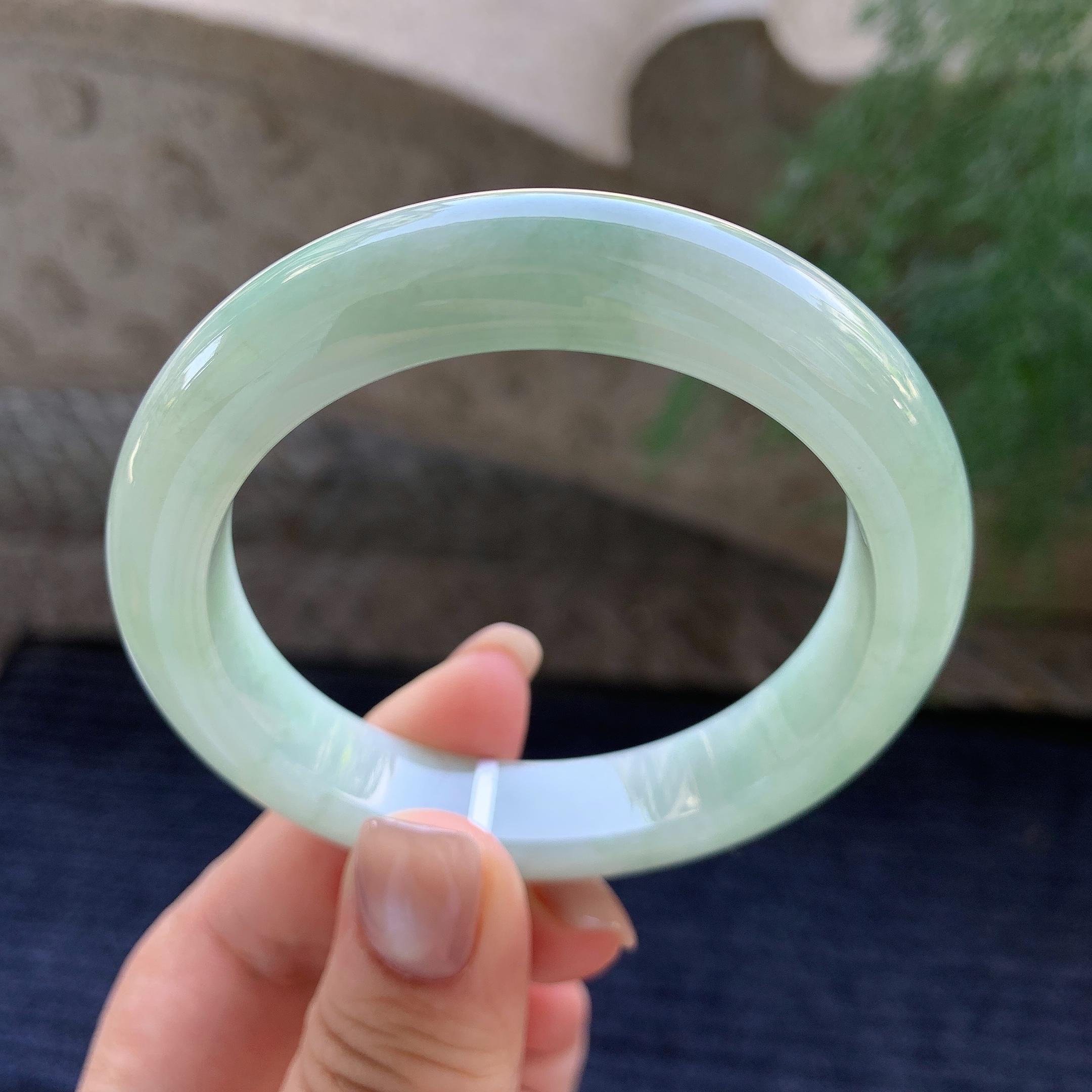 细糯种飘绿花正圈平安镯  55.3圈口 天然缅甸A货翡翠（yc400175）