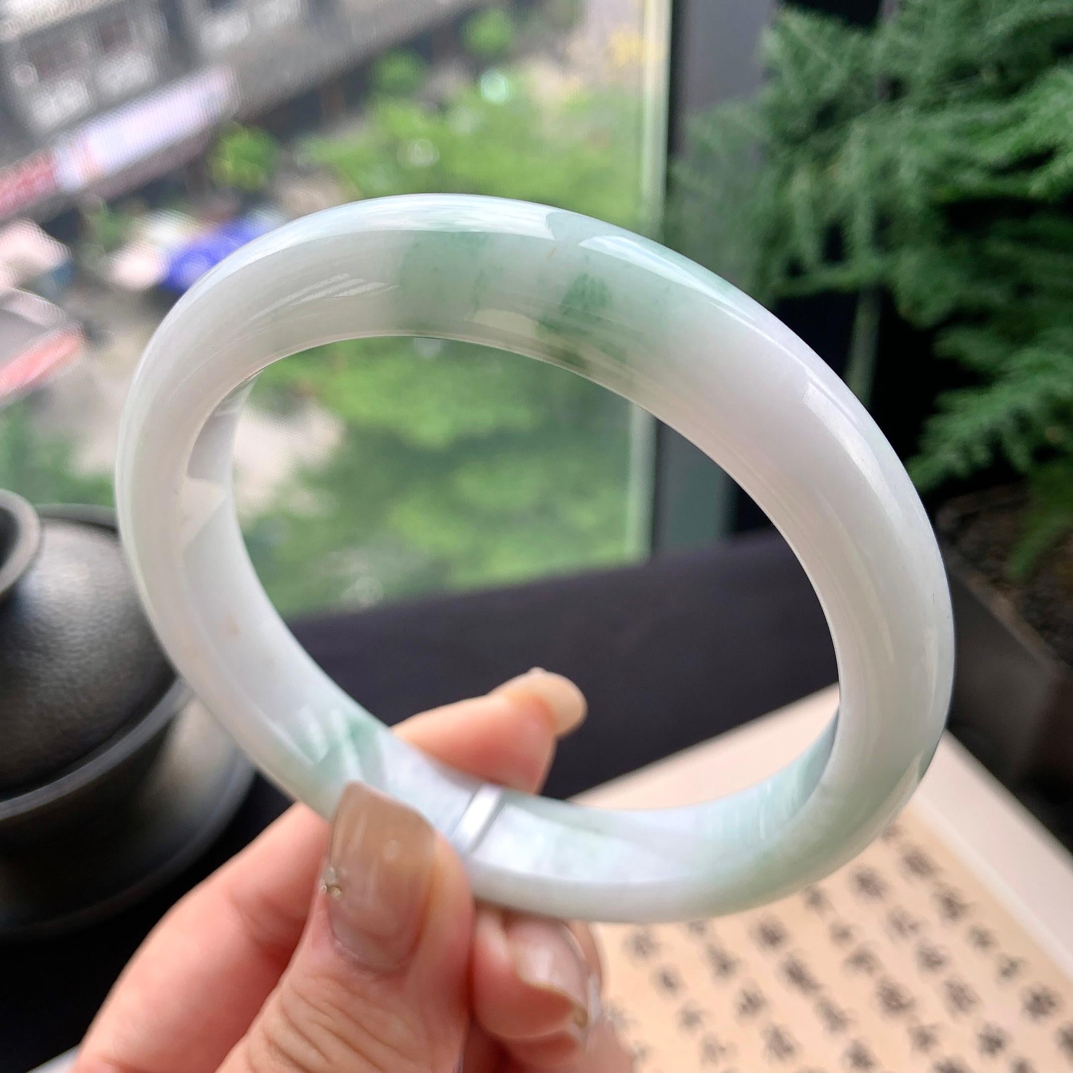 大圈口 细糯种飘绿花正圈平安镯 61.5圈口 天然缅甸A货翡翠（yc477614）