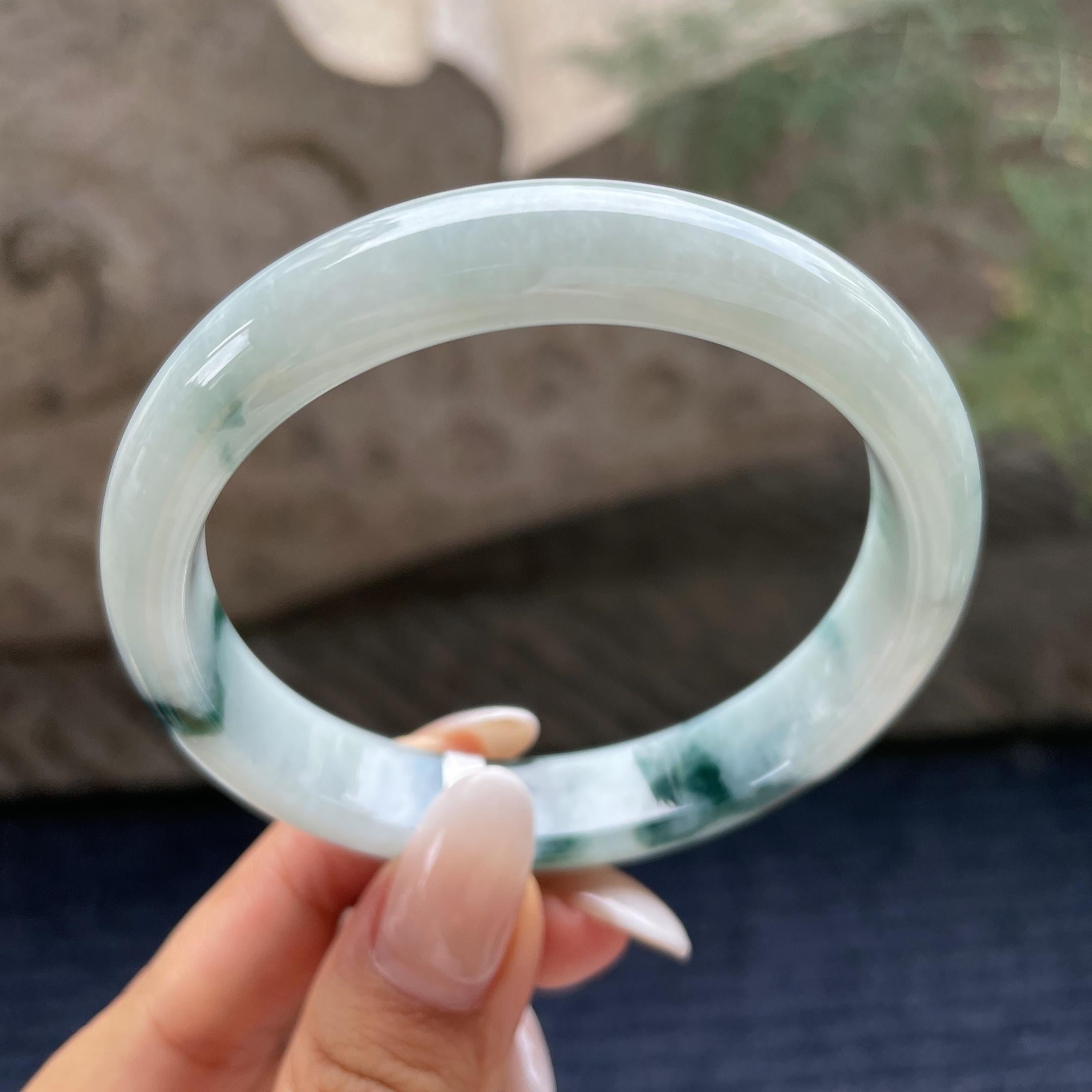 大圈口     细糯种飘花正圈平安镯59.2圈     天然缅甸A货翡翠（yc421244）