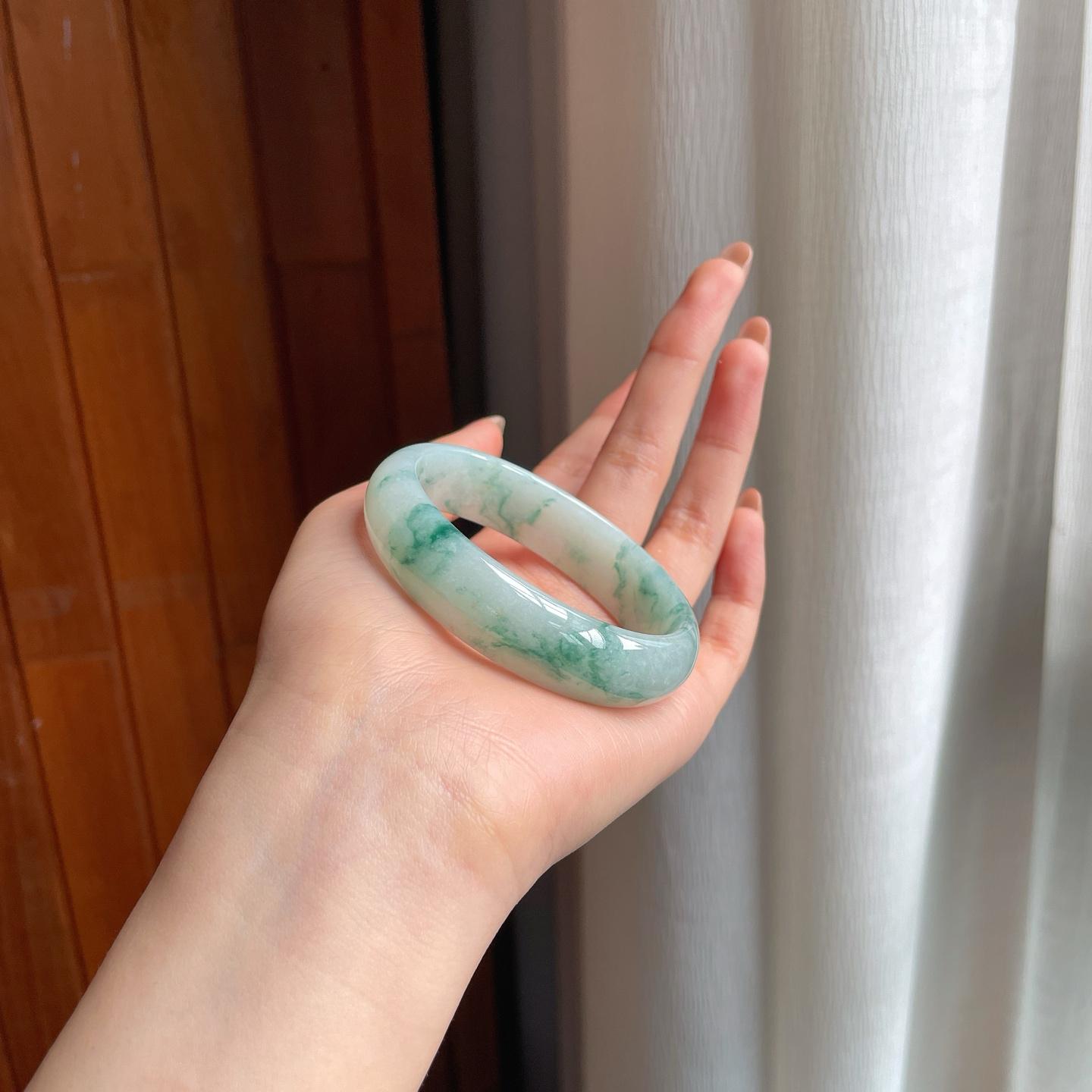 糯冰飘花翡翠贵妃镯（53.5mm）（yc358332）