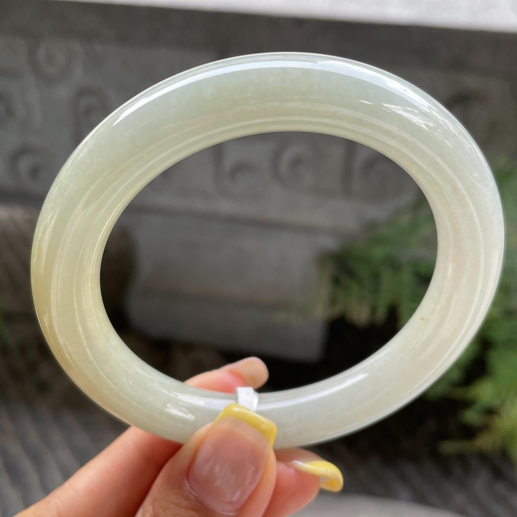 大圈口     细糯种飘黄翡圆条手镯58.6圈     天然缅甸A货翡翠（yc387359）