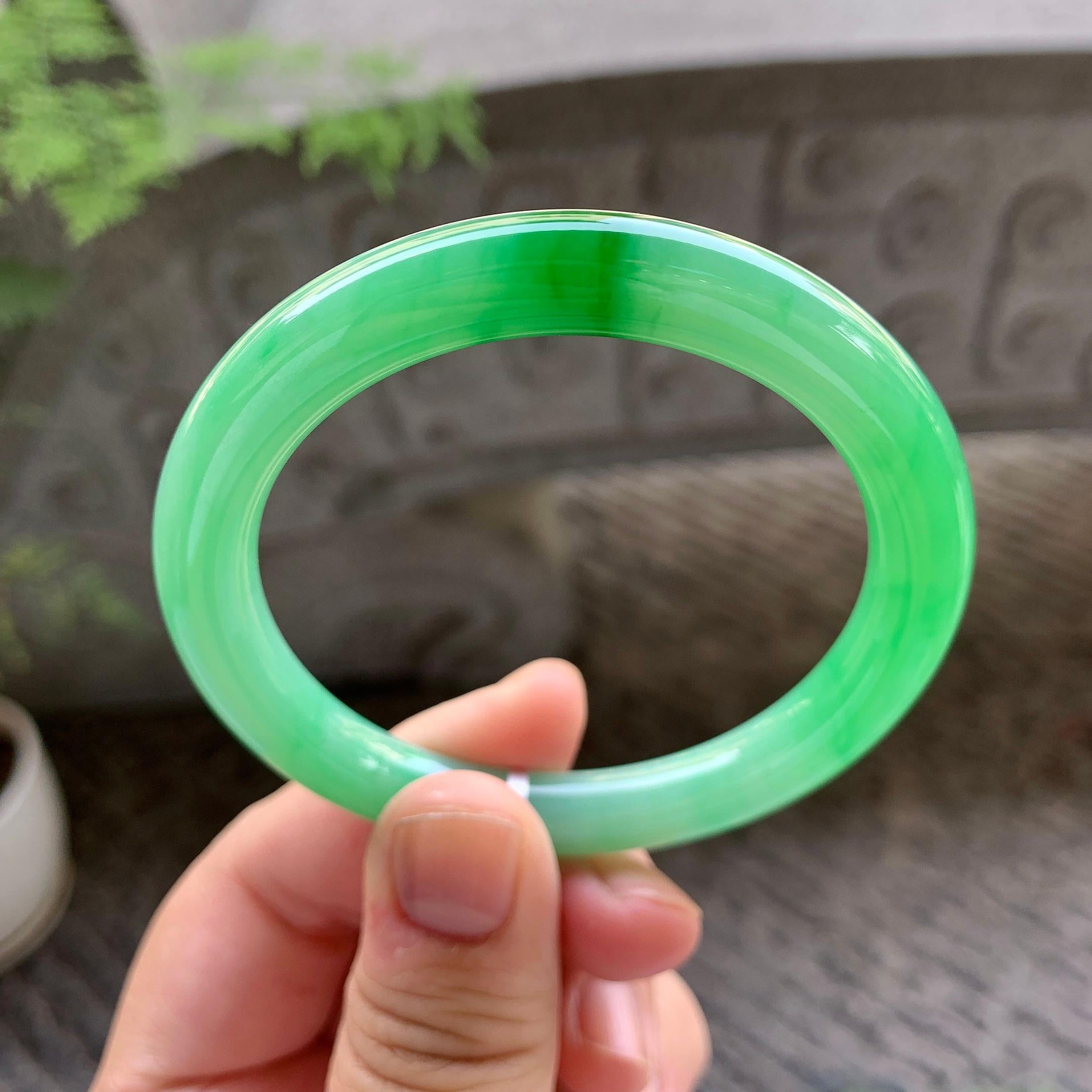 细糯种飘阳绿圆条手镯（54mm）
