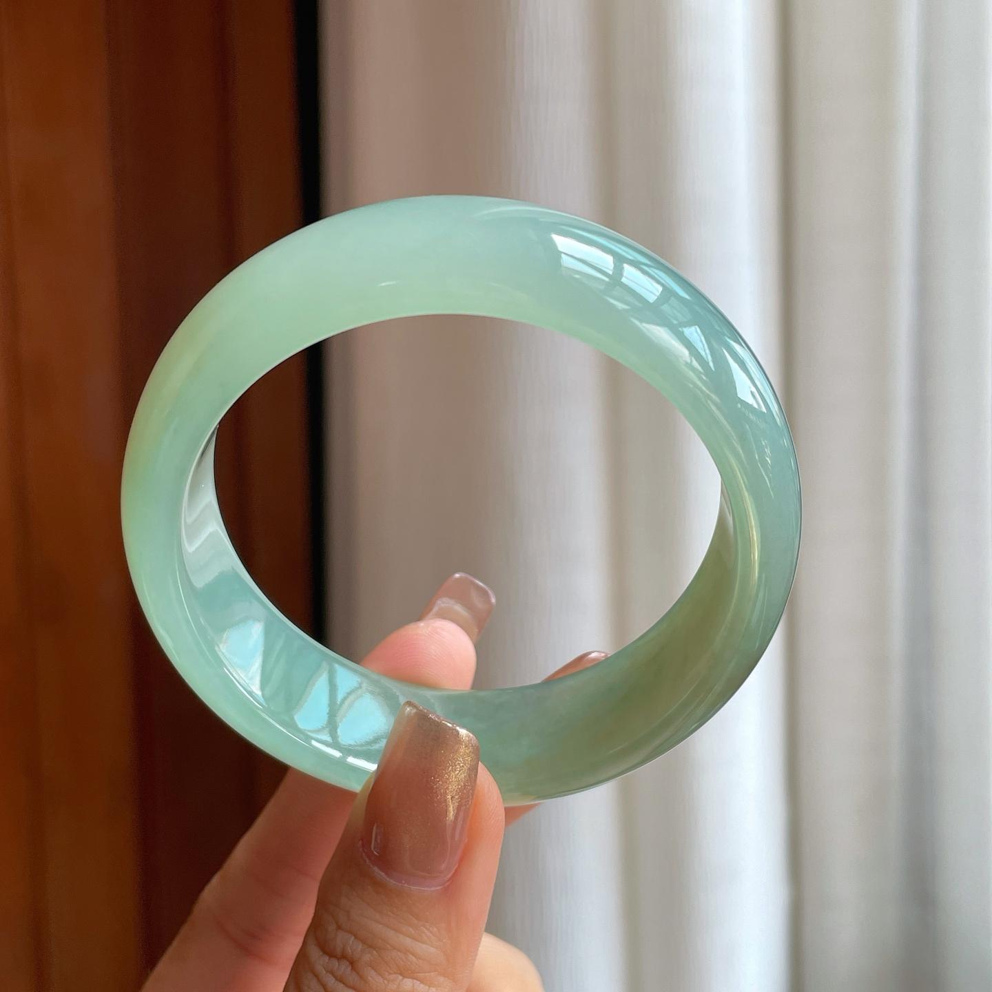 糯冰晴底宽版翡翠平安镯（58mm）（yc373872）